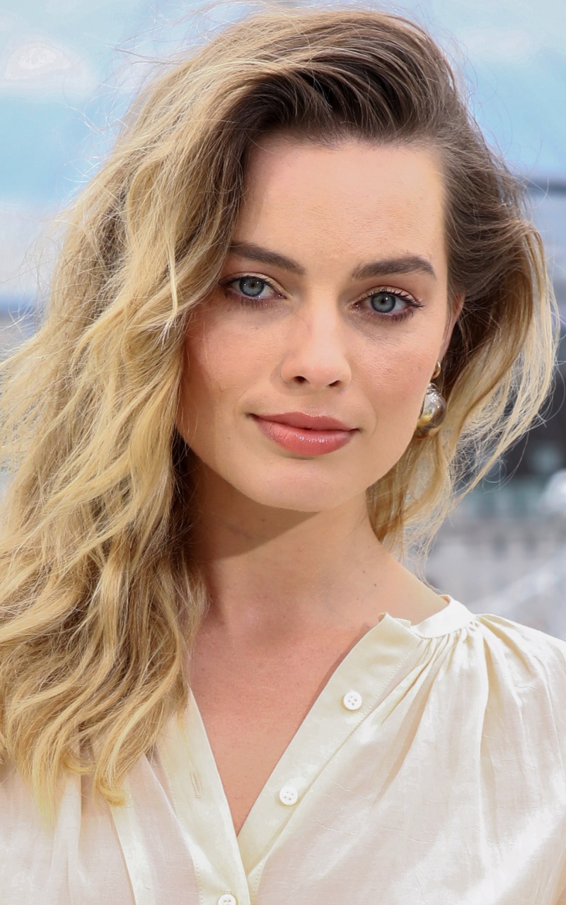 Celebrity Margot Robbie, Blue Eyes, Depth Of Field, Actress, Australian, Blonde, 800x1280, Phone HD Wallpaper