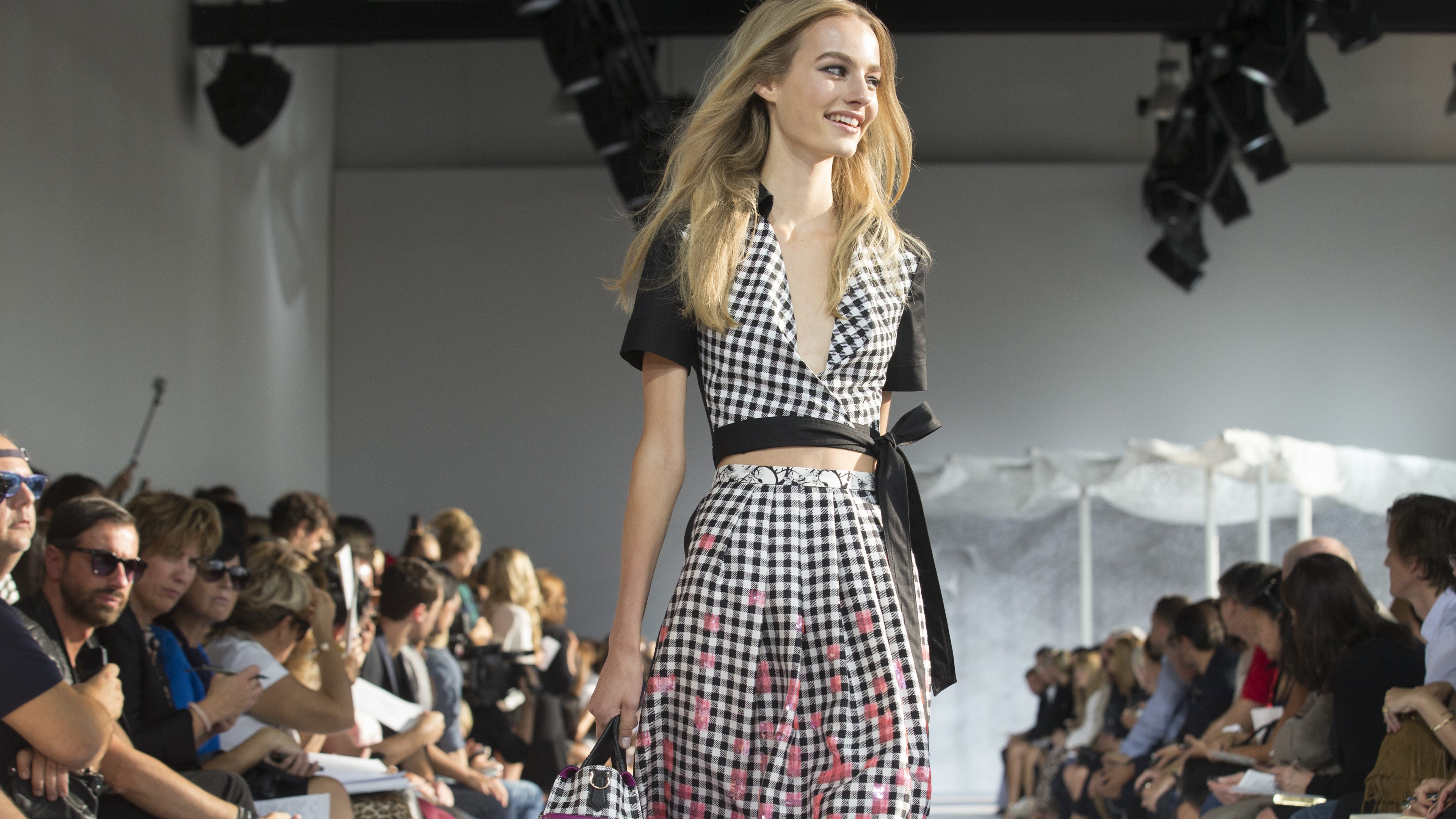 Maartje Verhoef, model, spring 2015 top models, fashion show, dress, blonde, smile, HD Wallpaper