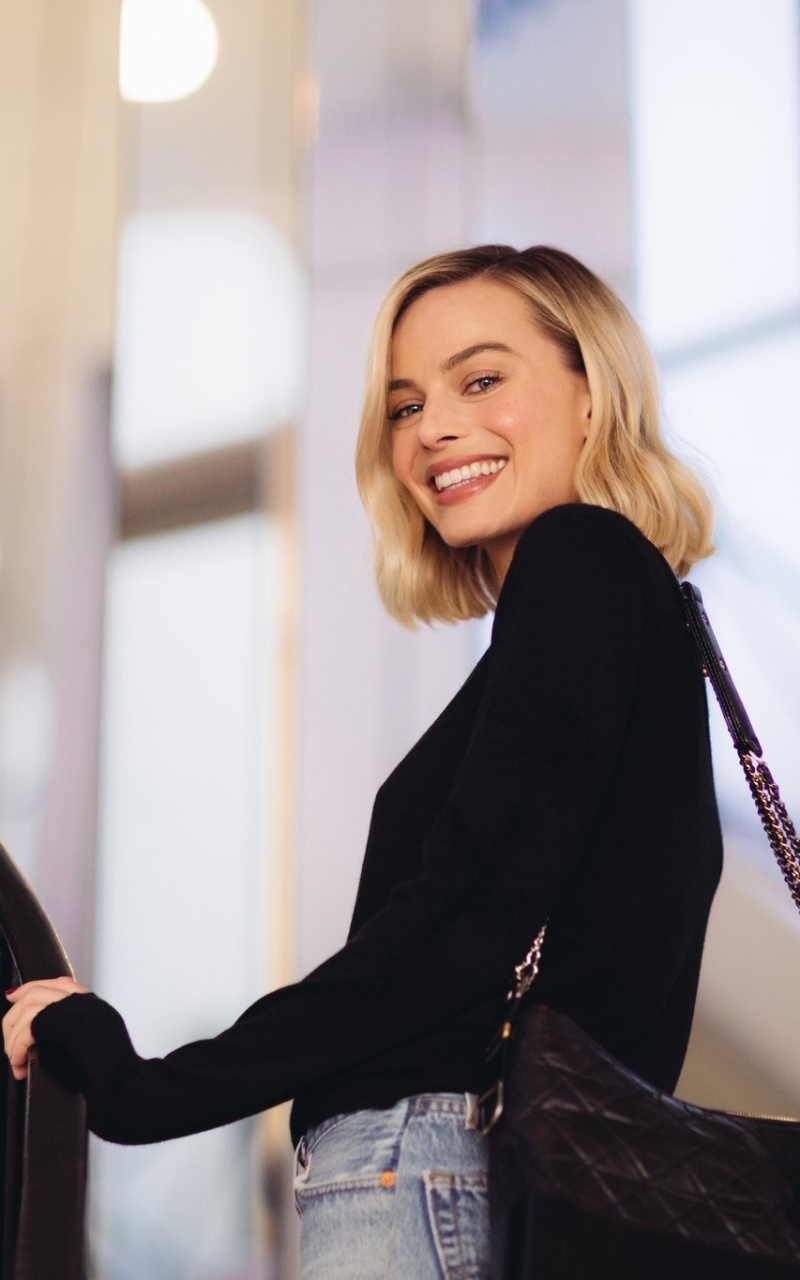 Celebrity Margot Robbie, Actress, Australian, Smile, Blonde, 800x1280, Phone HD Wallpaper