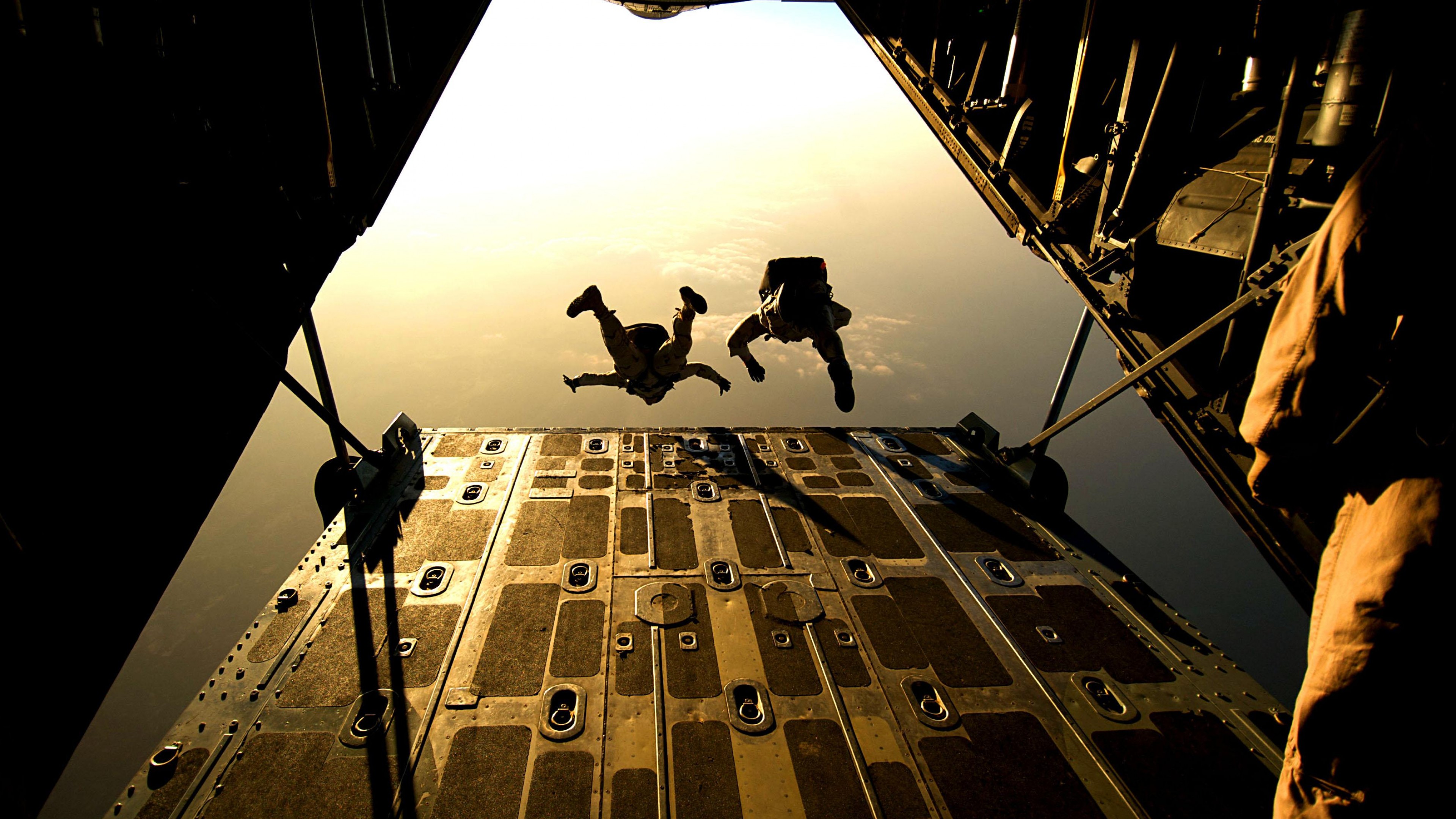 landing force, airlift delivery, soldier, parachute, military, aircraft, sky, HD Wallpaper