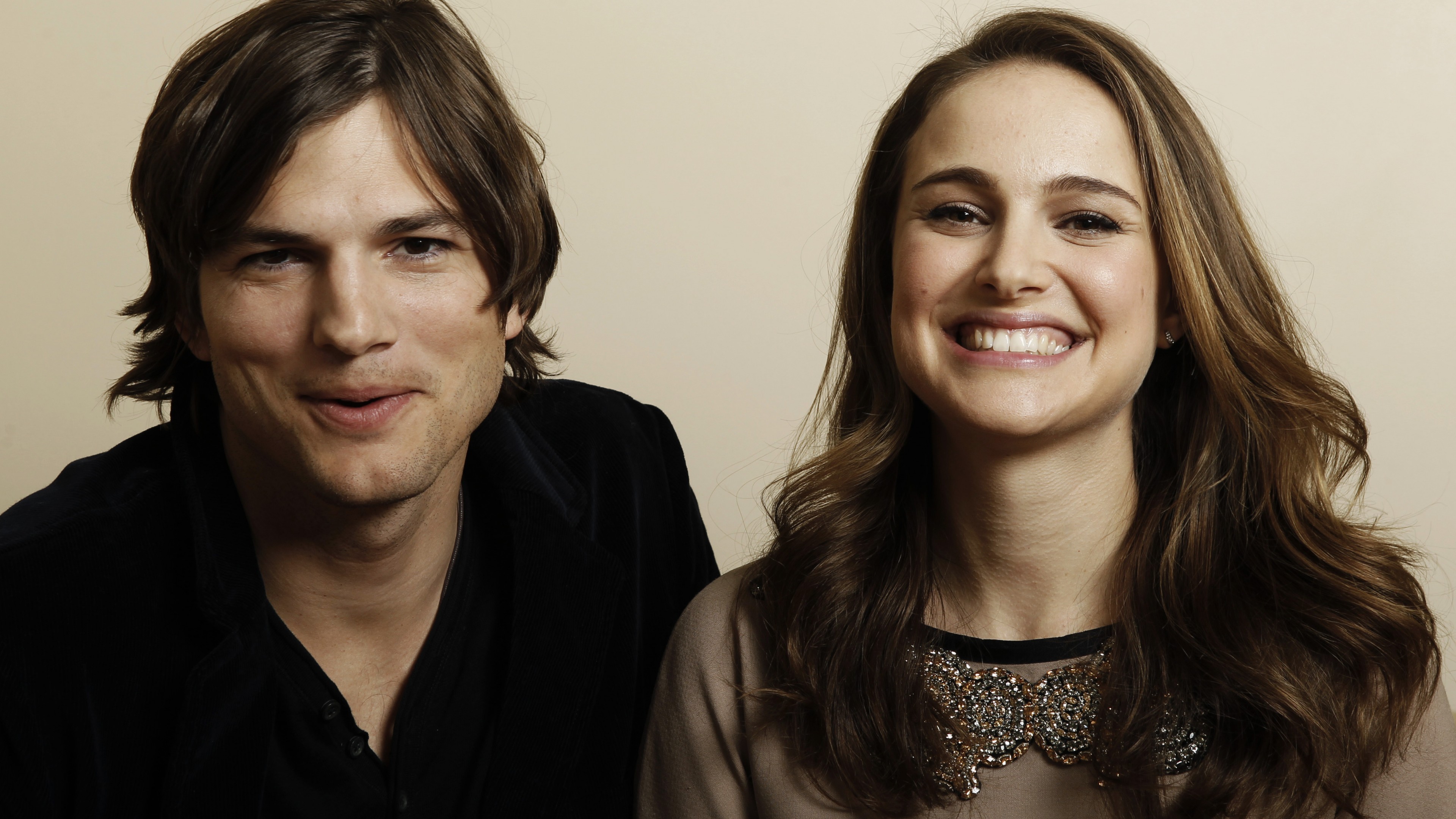 Natalie Portman, Actress, sofa, dress, flowers, HD Wallpaper