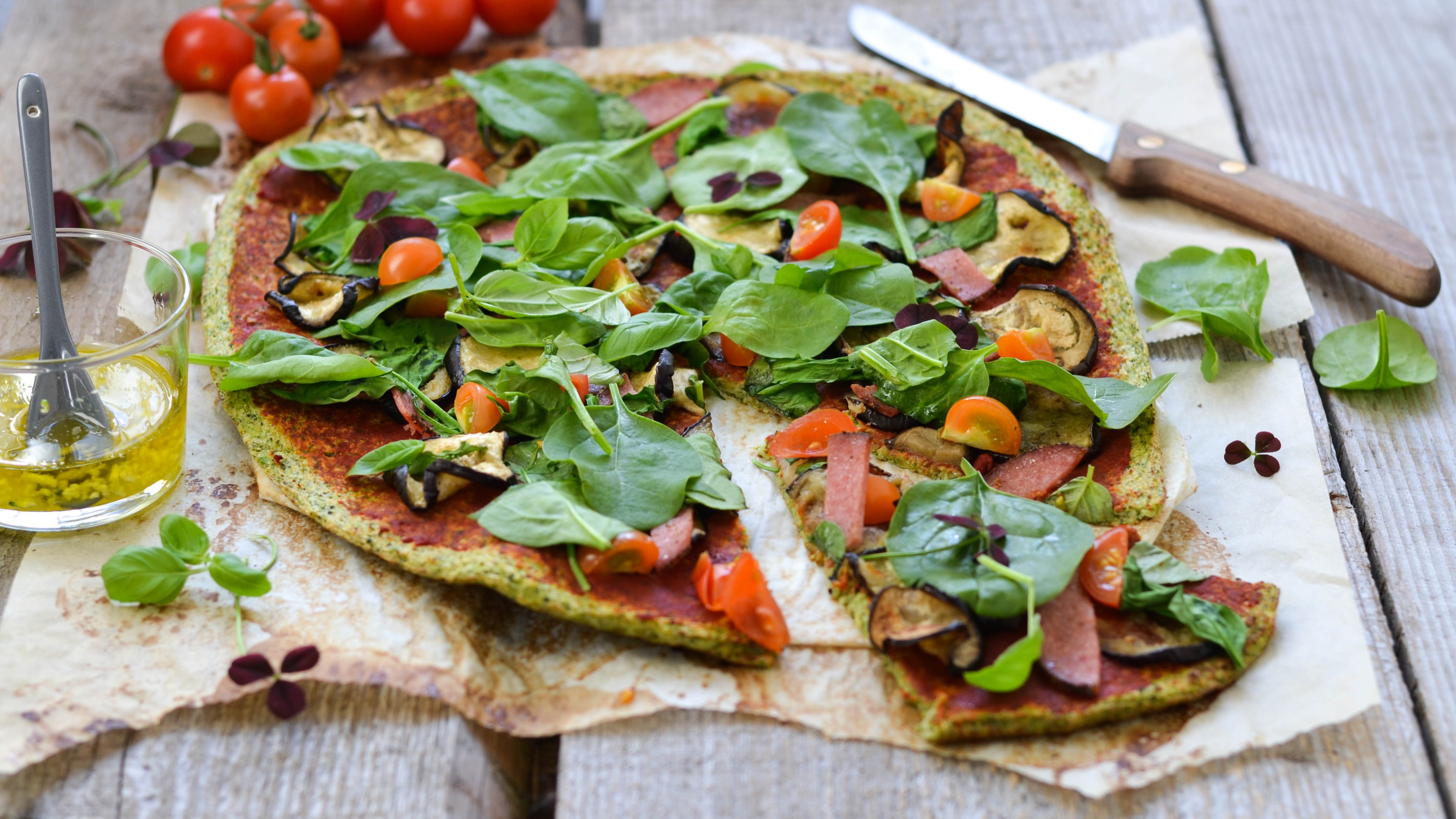 pizza, broccoli, parsley, basil, saffron, tomatoes, sausage, zucchini, HD Wallpaper