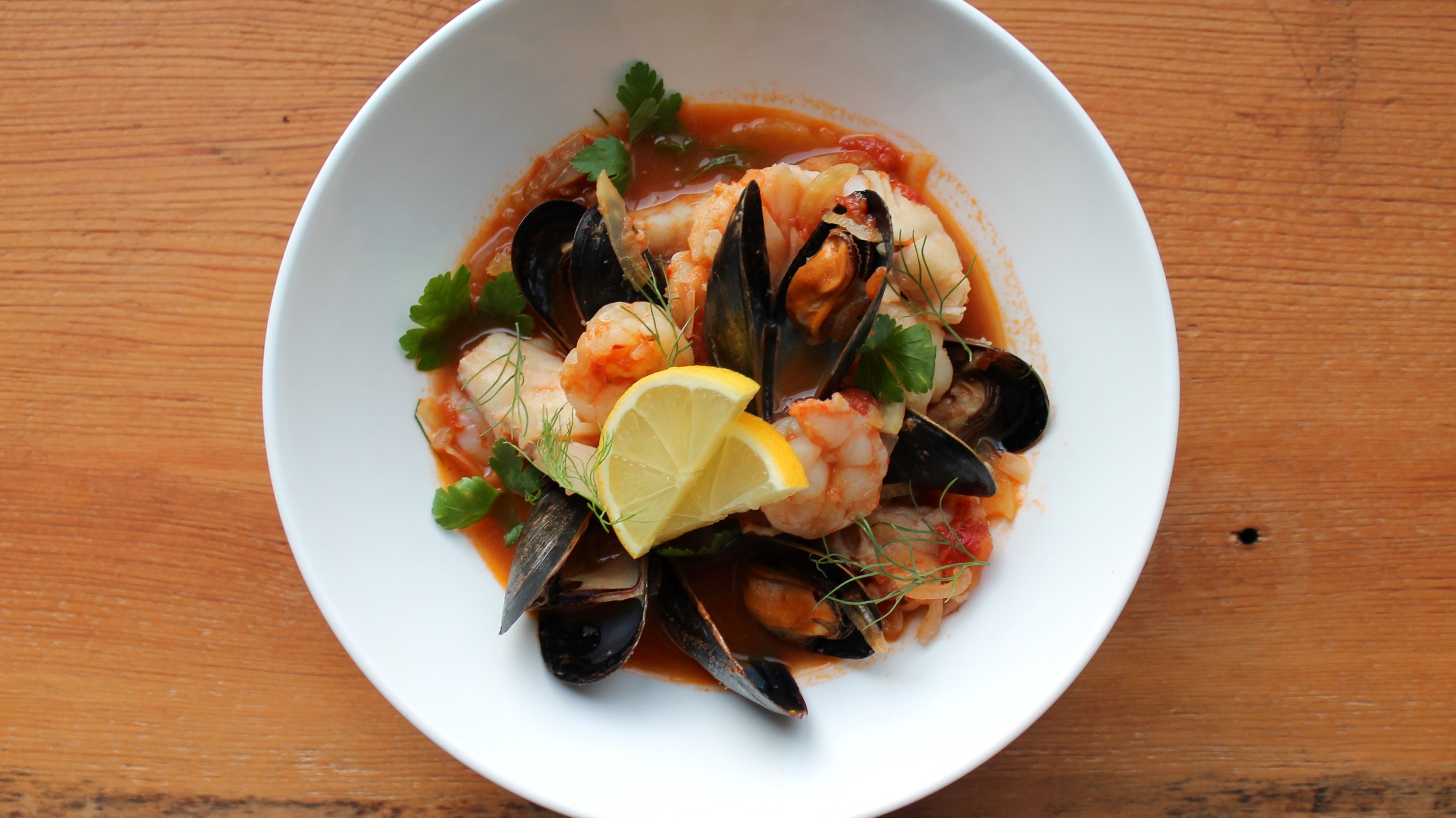 seafood soup, tomatoes, mussels, shrimp, greens, HD Wallpaper