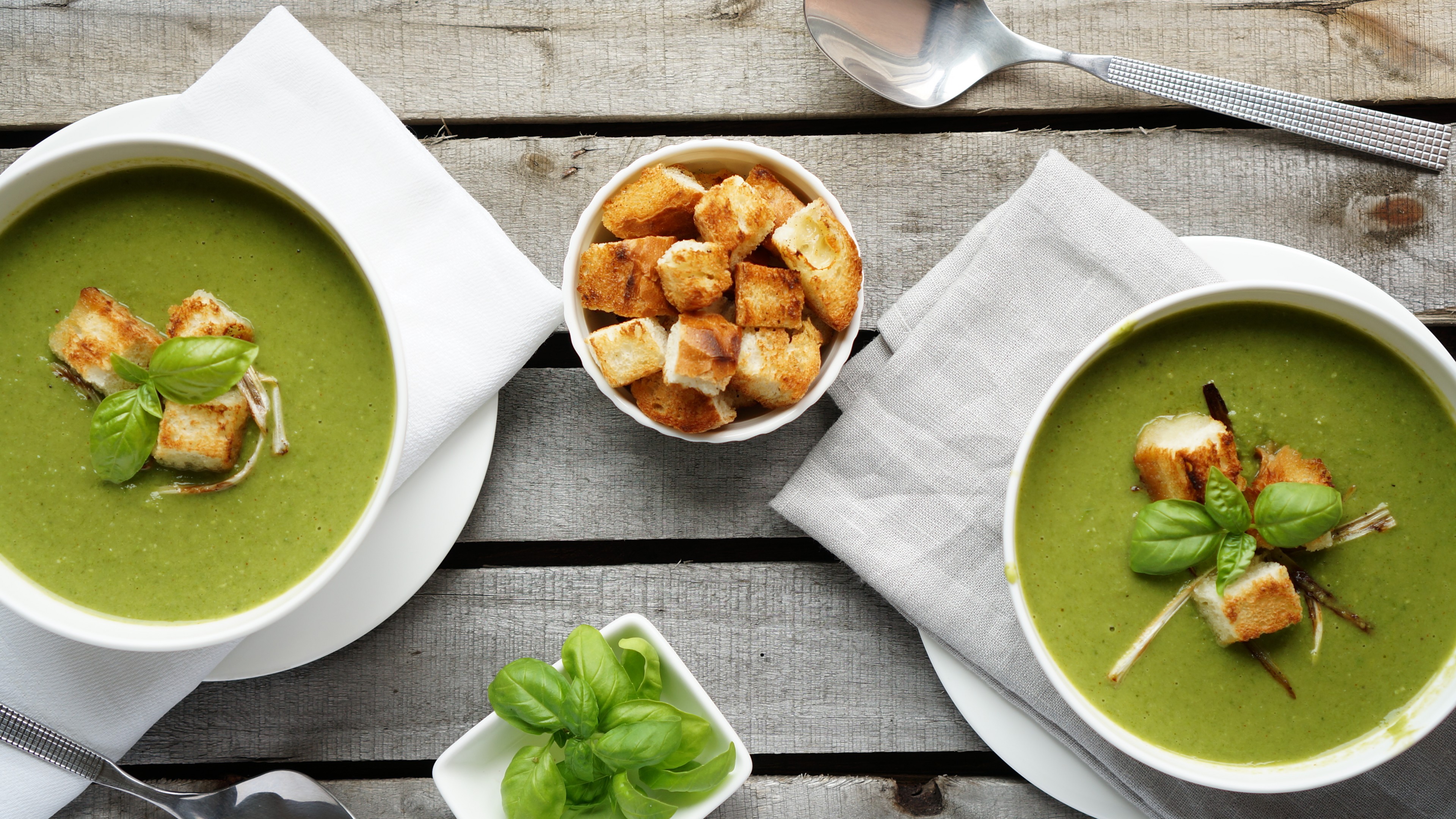 puree soup, peas, leeks, garlic, paprika, croutons, HD Wallpaper