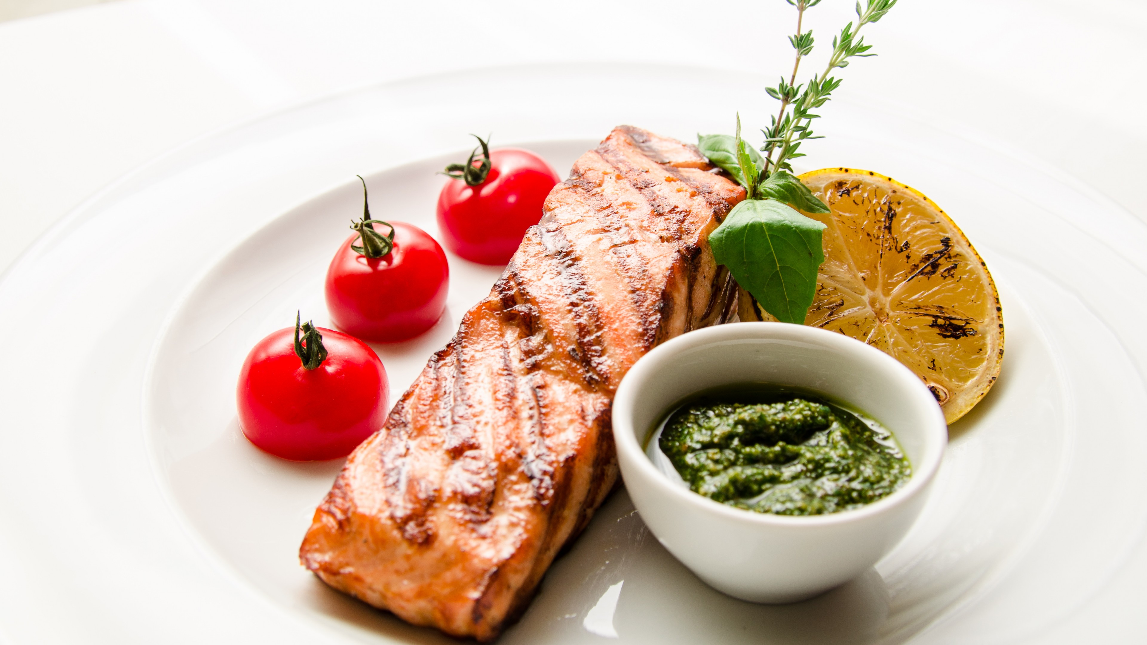 steak, salmon, fish, cherry tomatoes, sauce, tarragon, thyme, lemon, HD Wallpaper