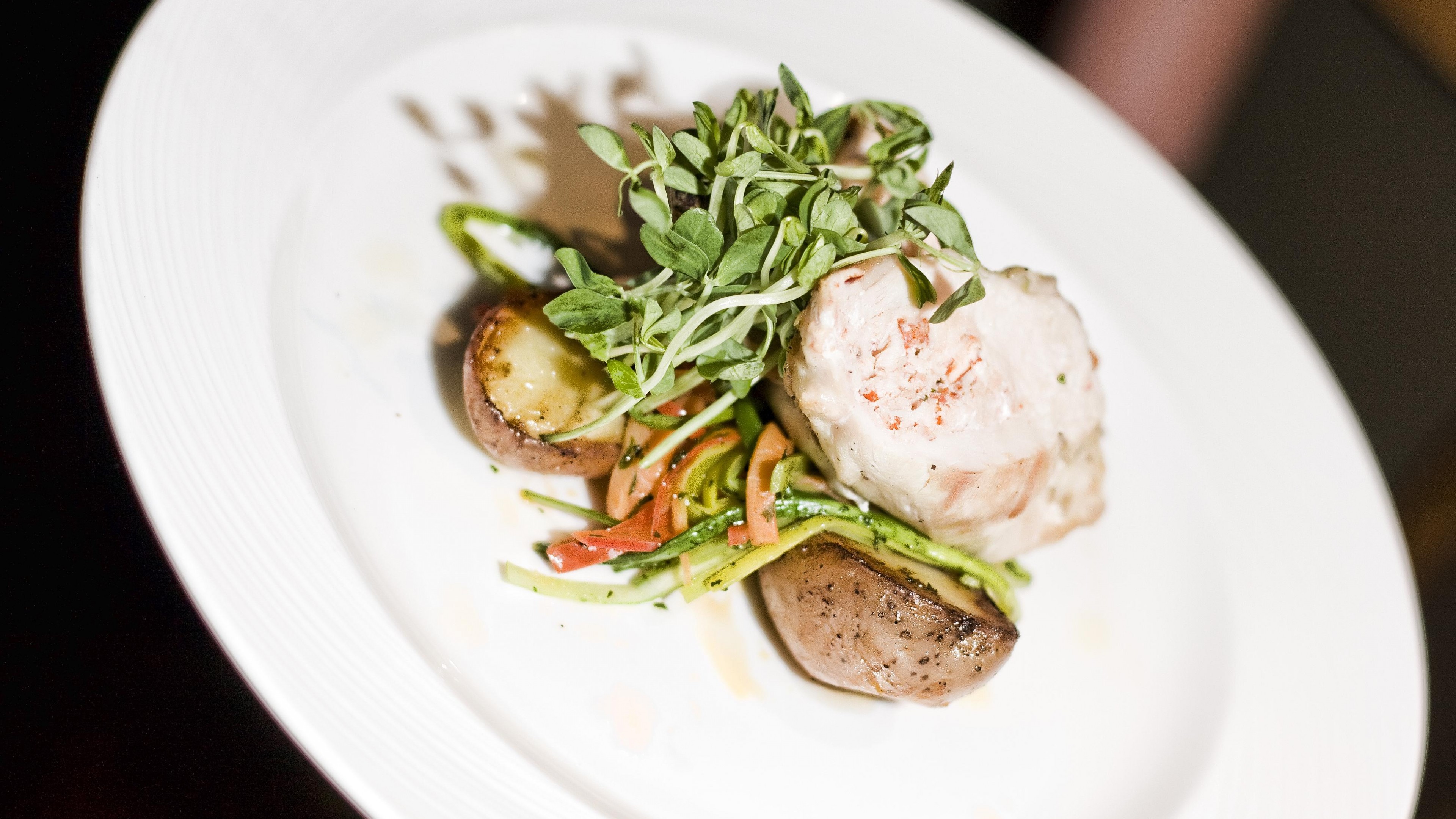 Medallions, arugula, potatoes, vegetables, gravy, HD Wallpaper