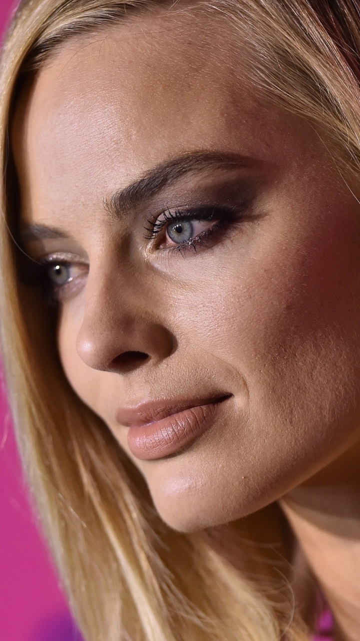 Celebrity Margot Robbie, Blue Eyes, Actress, Australian, Blonde, Close-up, 720x1280, Phone HD Wallpaper