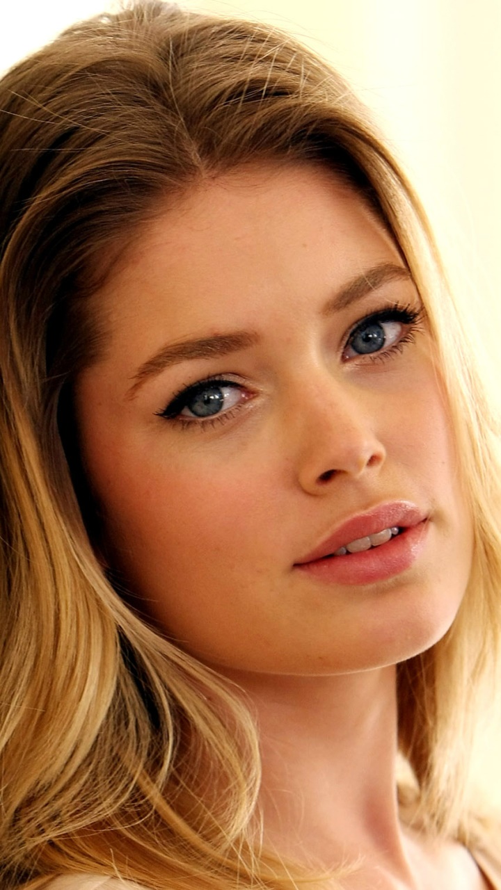 Celebrity Doutzen Kroes, 720x1280, Phone HD Wallpaper