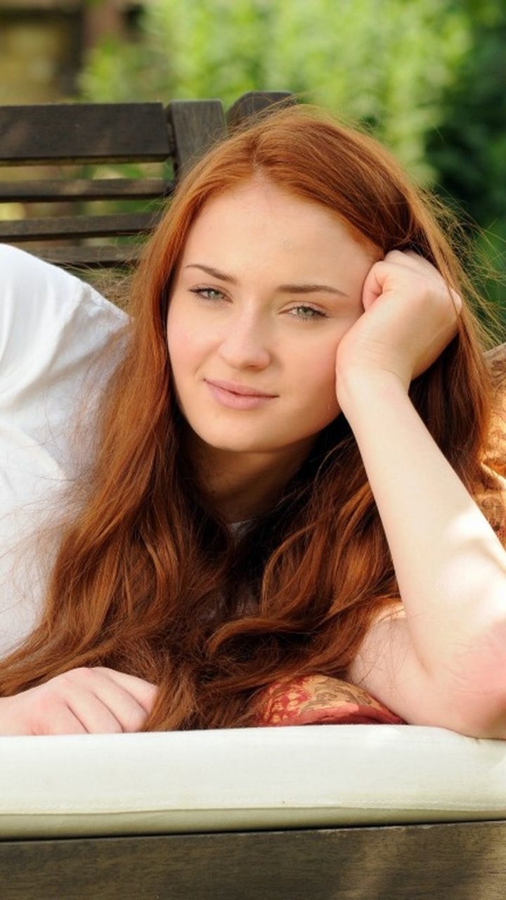Celebrity Sophie Turner, 720x1280, Phone HD Wallpaper