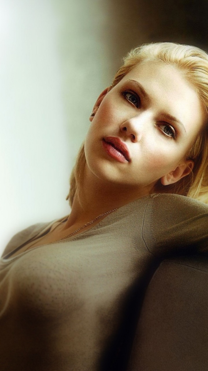 Celebrity Scarlett Johansson, 720x1280, Phone HD Wallpaper