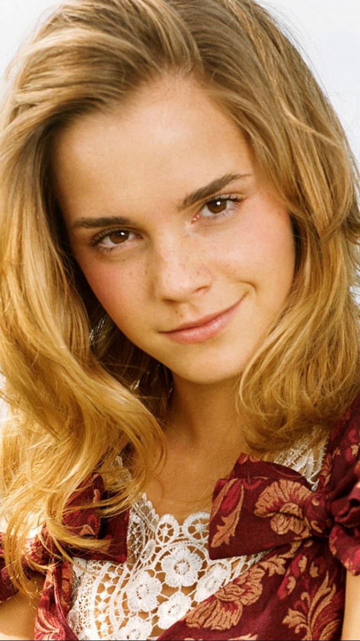 Celebrity Emma Watson Blonde 720x1280 Phone HD Wallpaper celebrity-emma-watson-blonde-720x1280-phone-hd-wallpaper