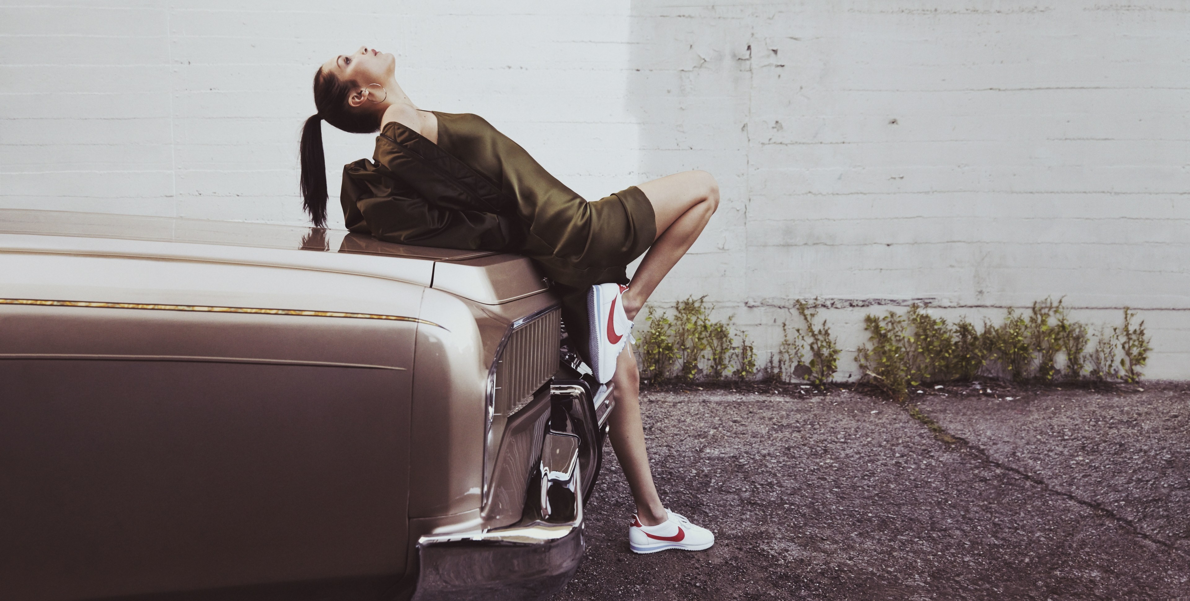 bella hadid, celebrities, girls, hd, 4k, nike, shoes, HD Wallpaper