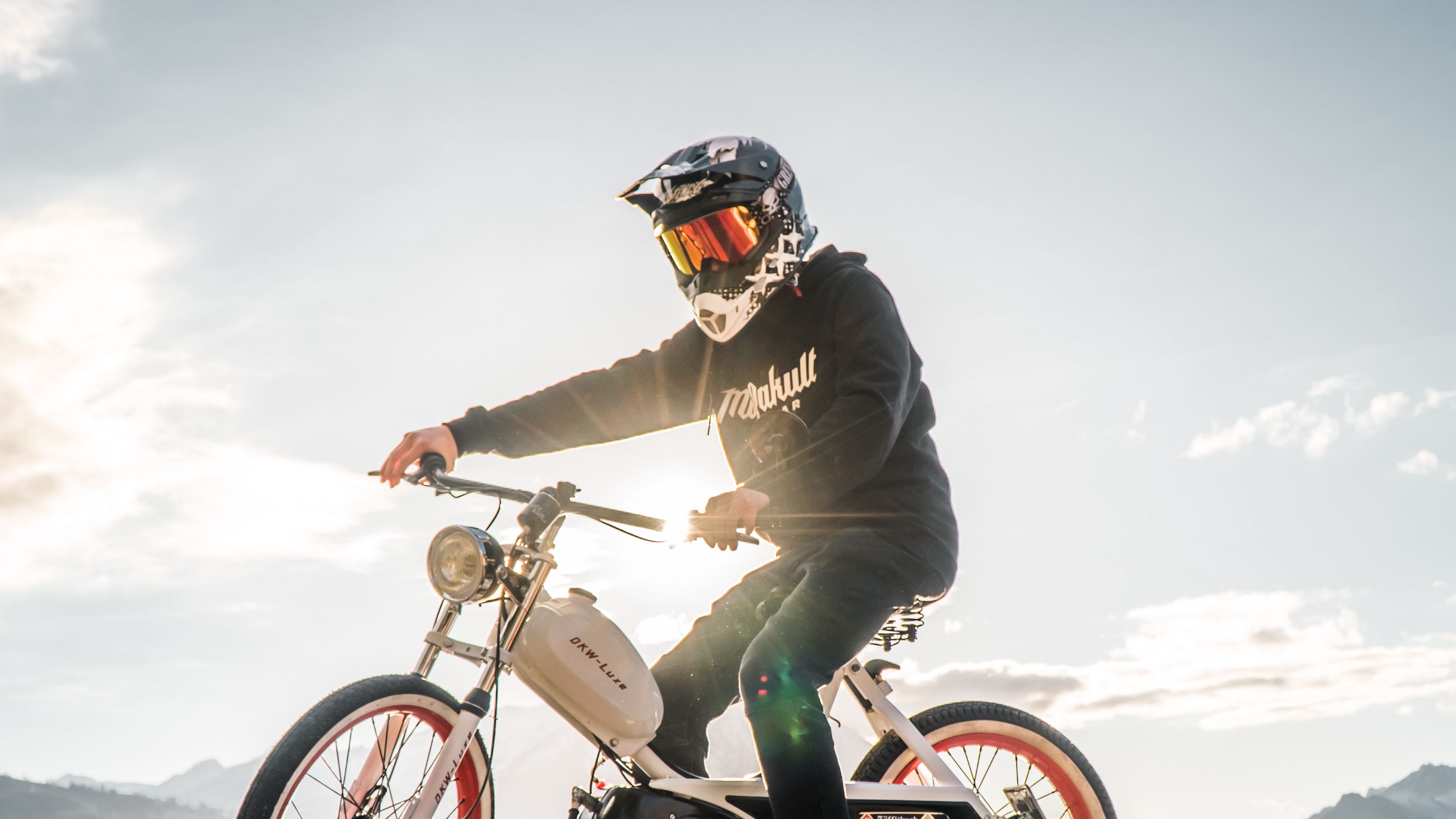 bicycle, bike, man, helmet, rays, 4k, HD Wallpaper