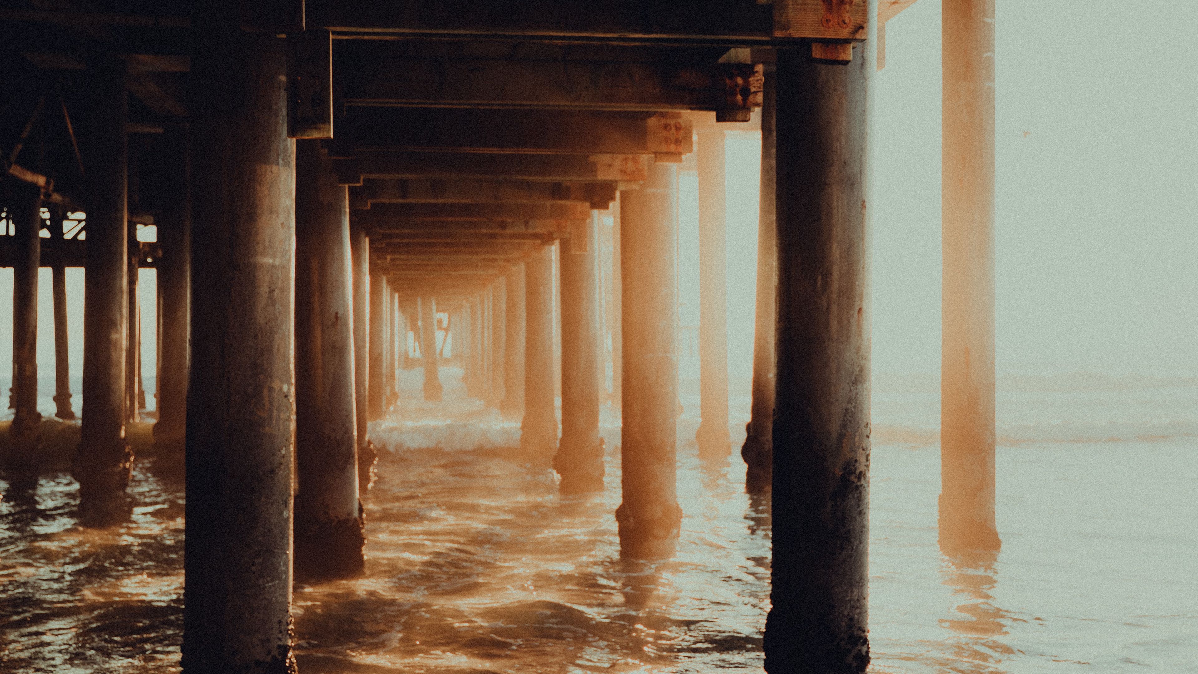 pier, tunnel, waves, sunlight, beach, 4k, HD Wallpaper