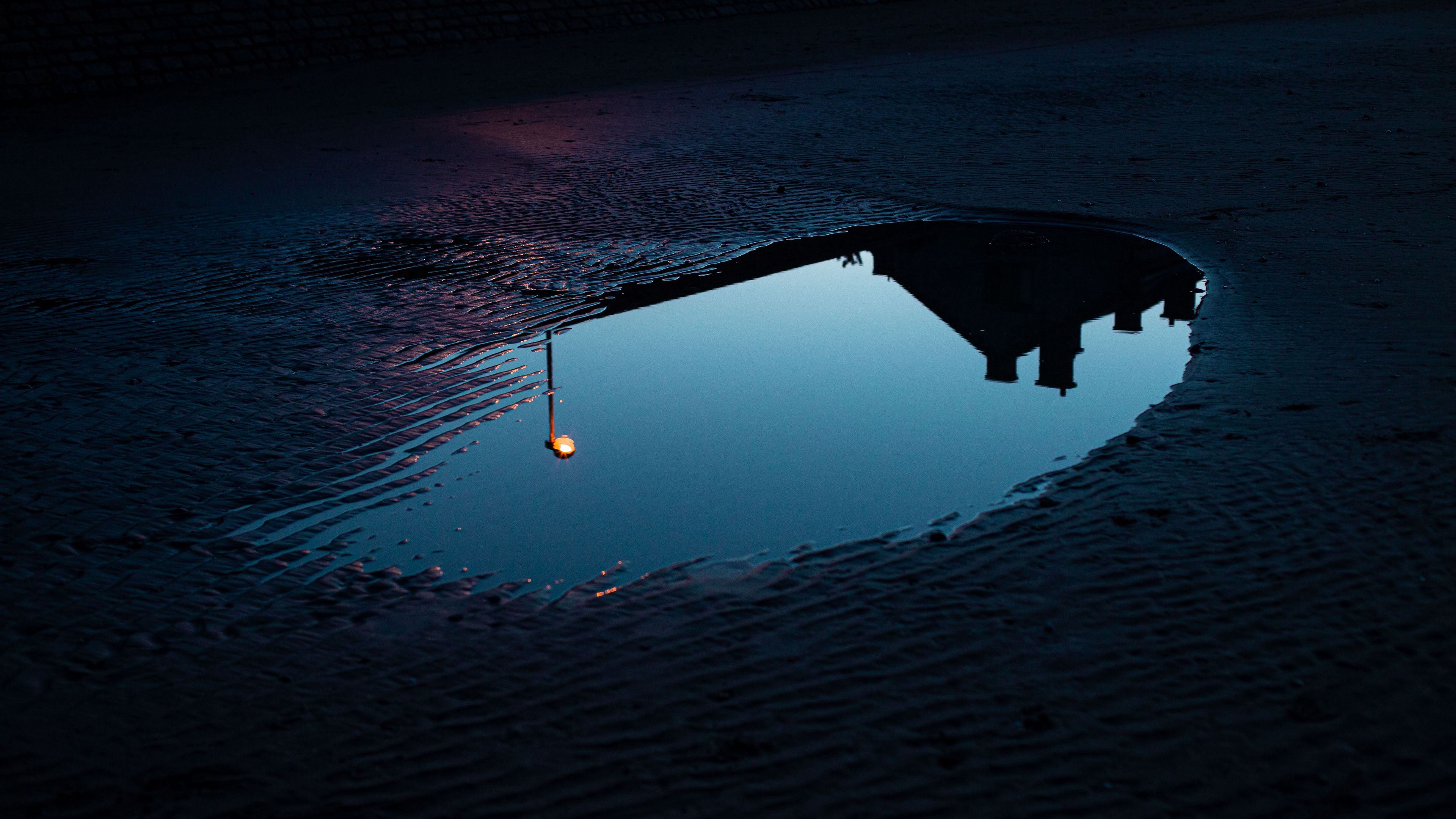 puddle, reflection, dark, lantern, 4k, HD Wallpaper