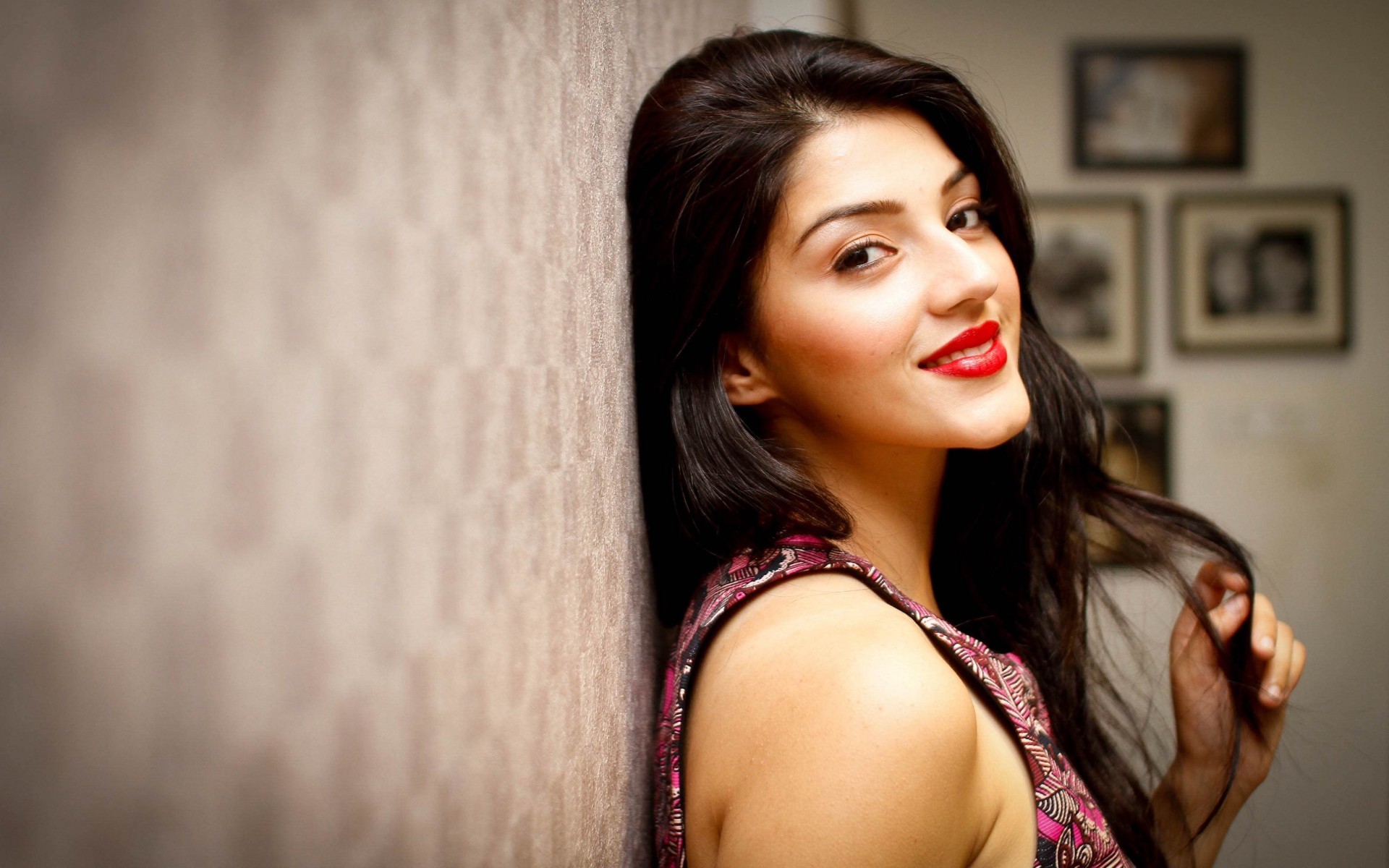 mehreen pirzada, indian celebrities, girls, desi girls, HD Wallpaper
