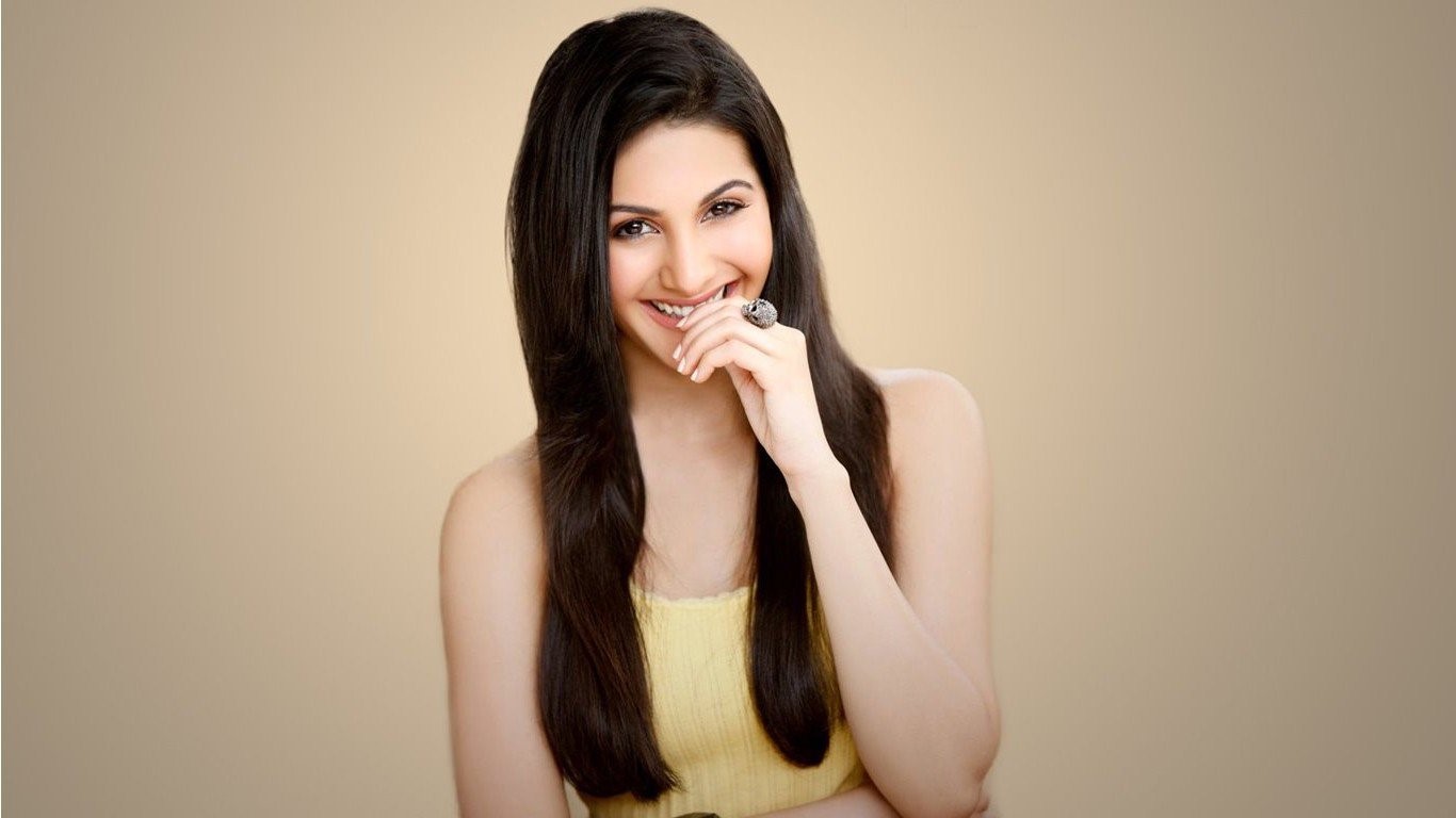 amyra dastur, indian celebrities, girls, desi girls, smiling, HD Wallpaper