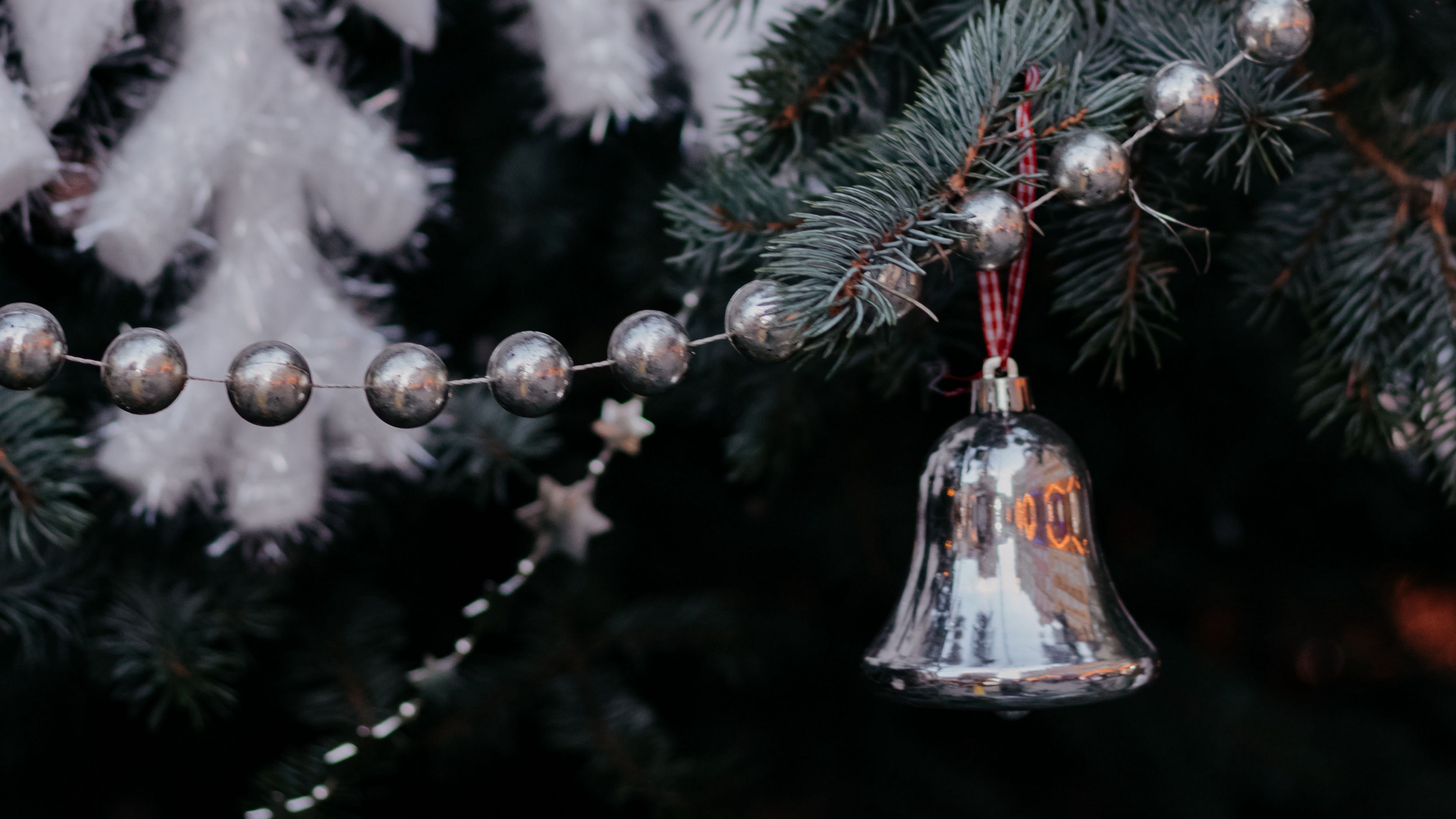 christmas tree, garland, bell, decoration, christmas, new year, 4k, HD Wallpaper