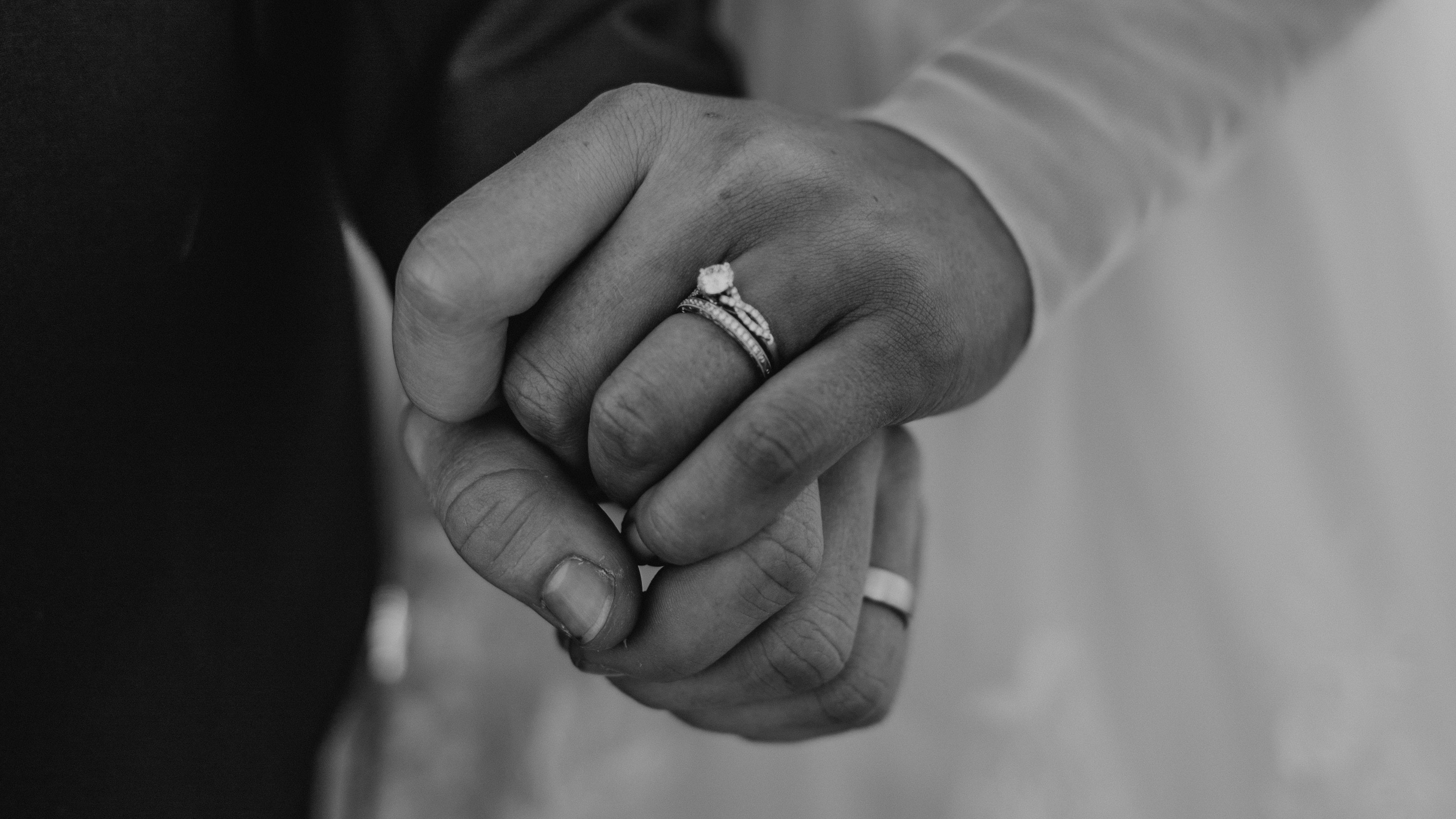 hands, bw, love, romance, 4k, HD Wallpaper