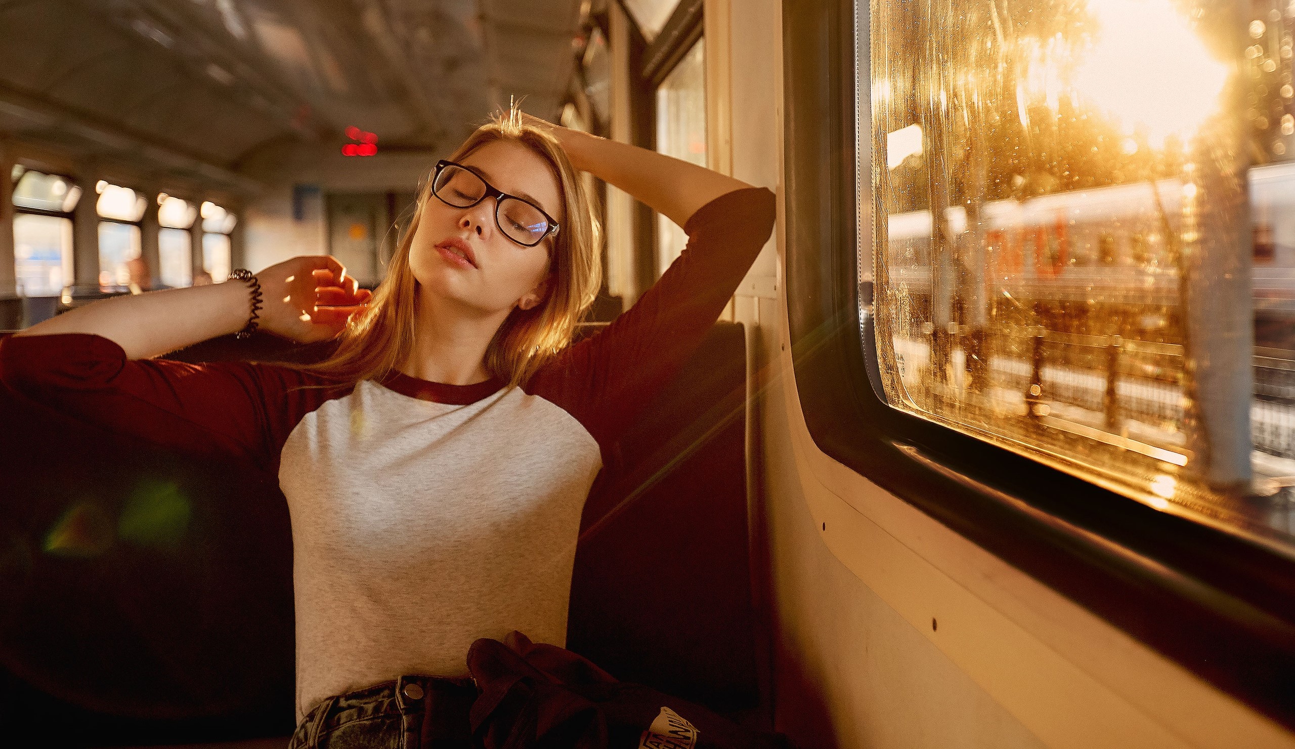girls, glasses, model, hd, train, photography, depth of field, outdoors, HD Wallpaper
