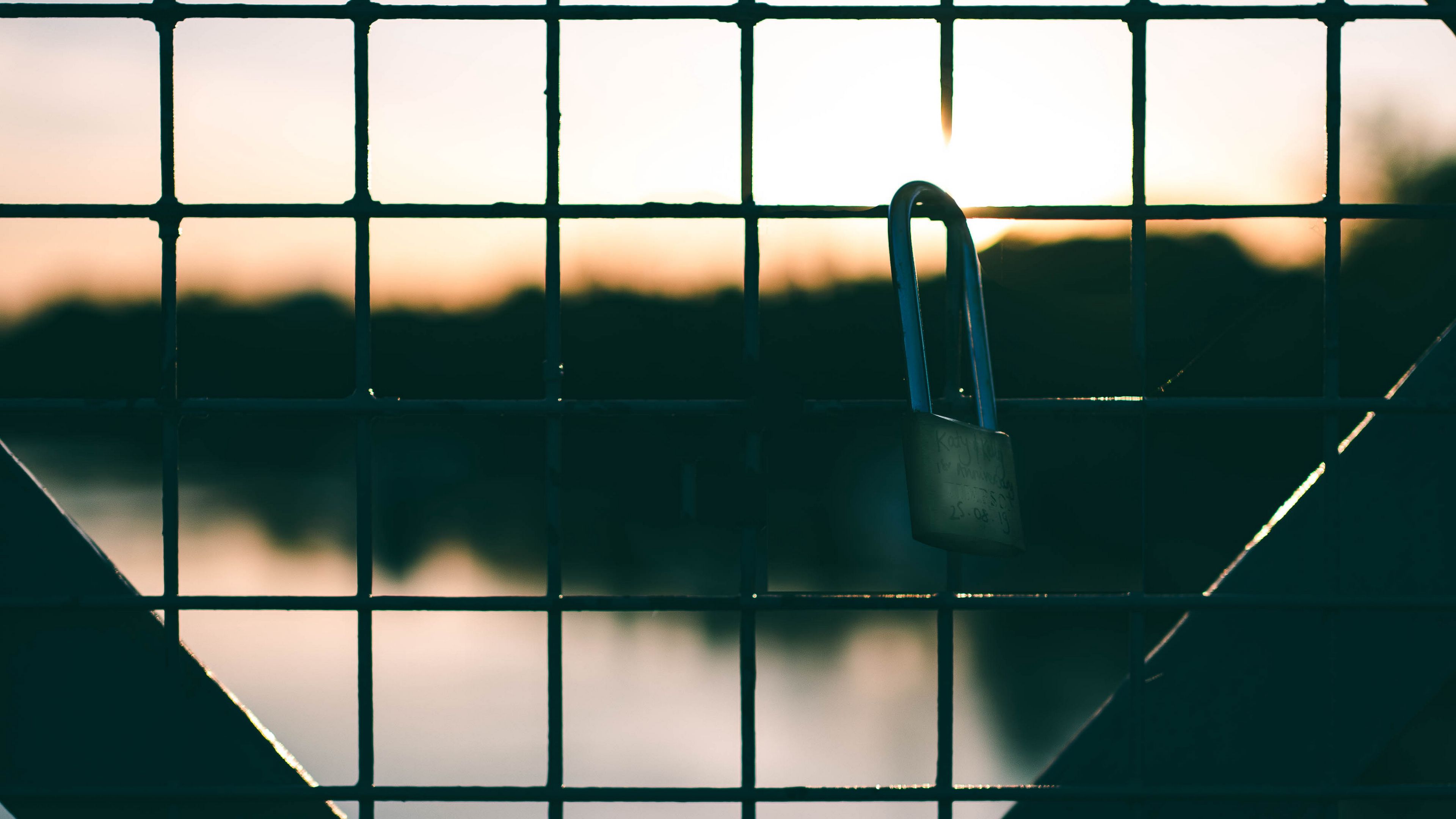lock, mesh, metal, sunlight, closeup, 4k, HD Wallpaper