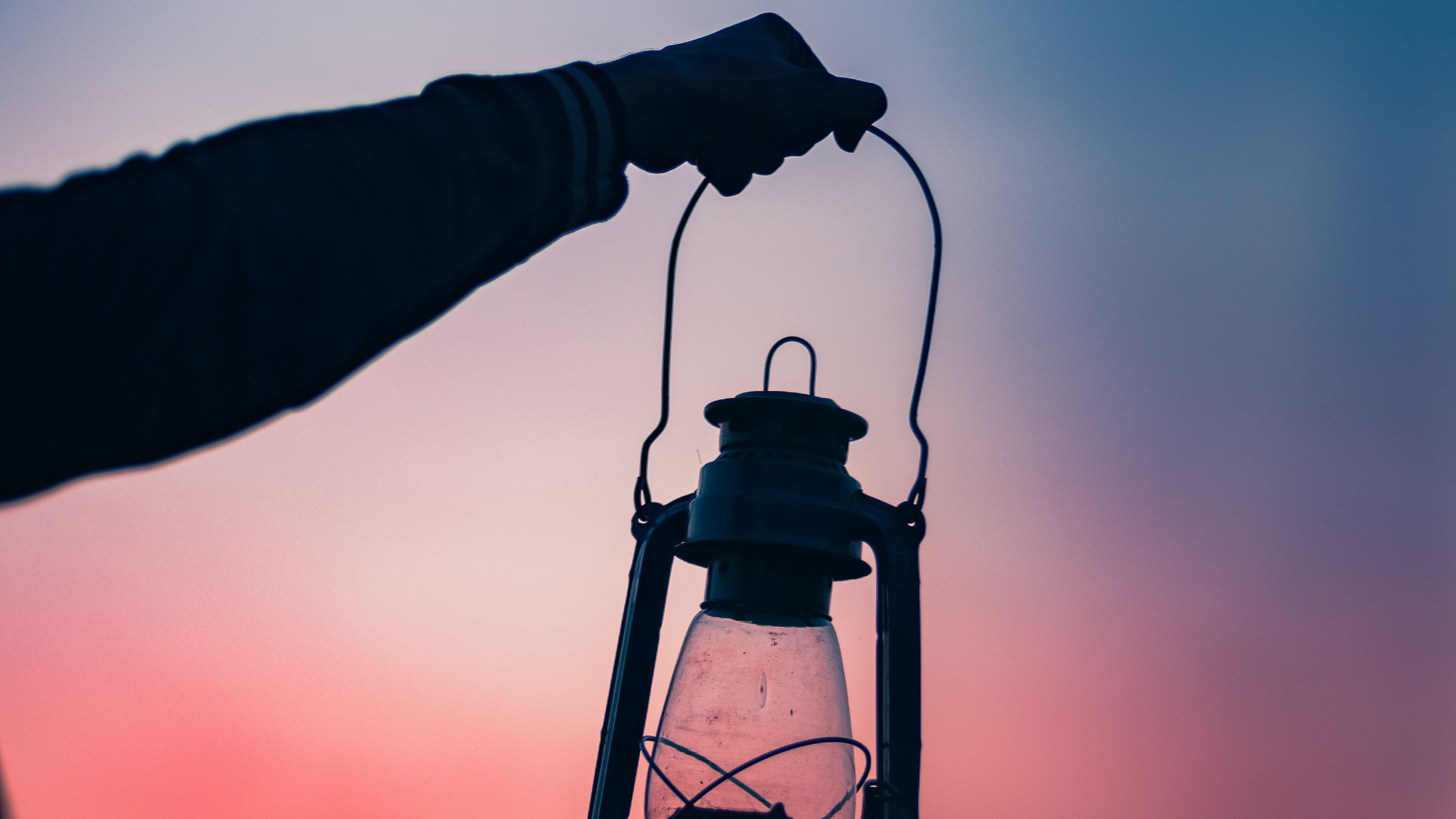 lamp, lantern, hand, dusk, dark, 4k, HD Wallpaper