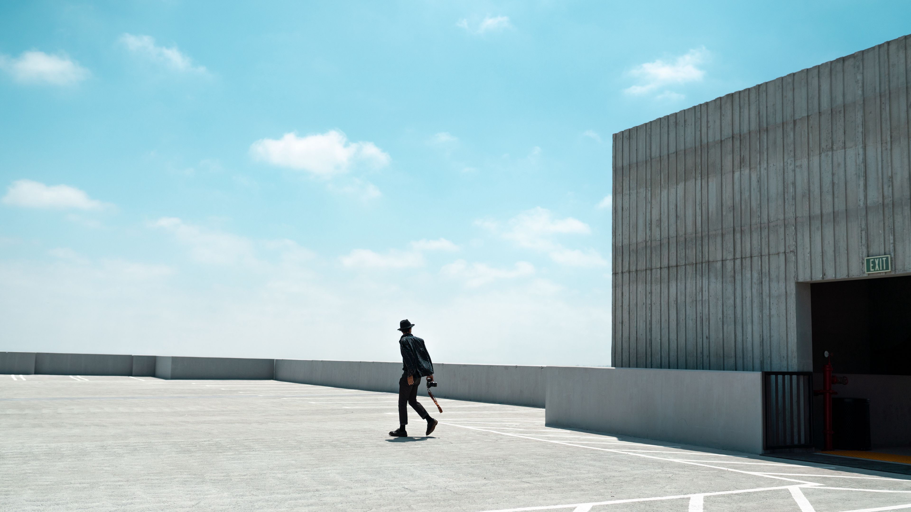 man, photographer, roof, building, 4k, HD Wallpaper