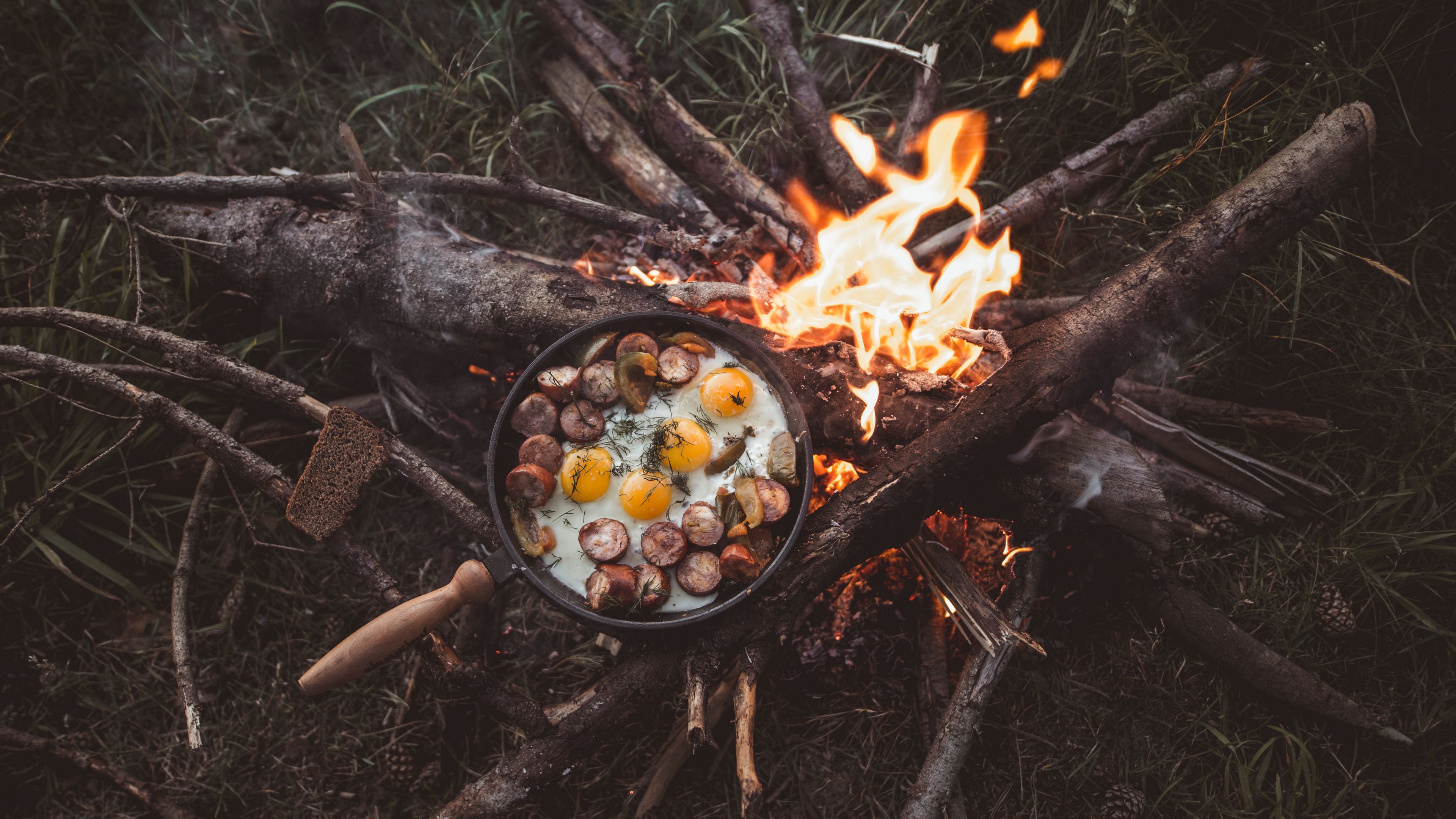 bonfire, camping, fried eggs, fire, 4k, HD Wallpaper