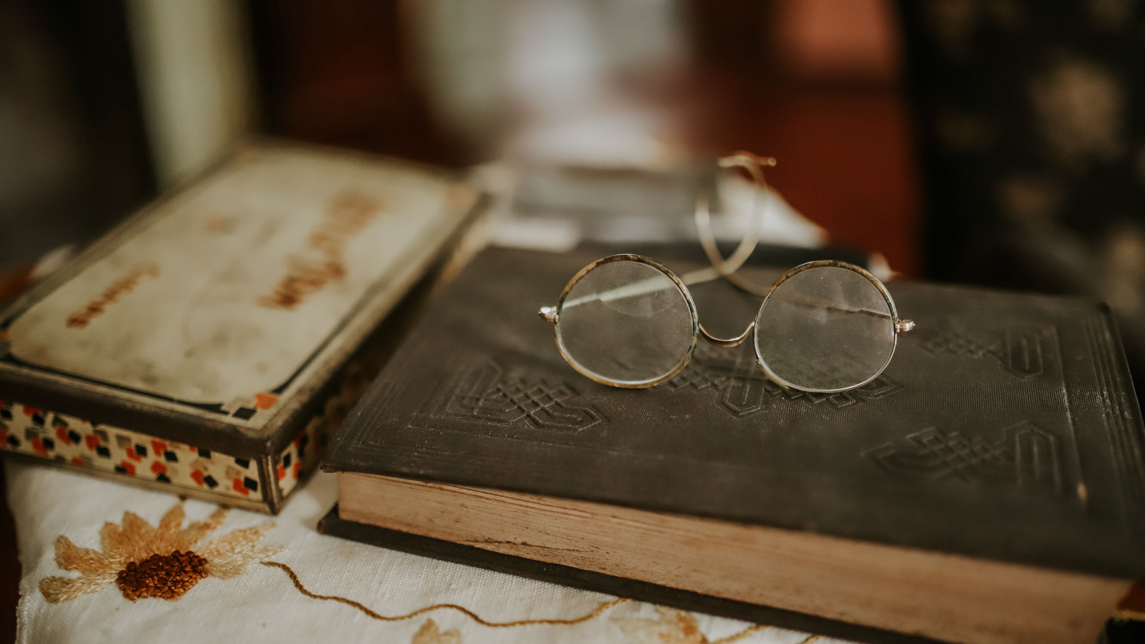 glasses, book, vintage, 4k, HD Wallpaper