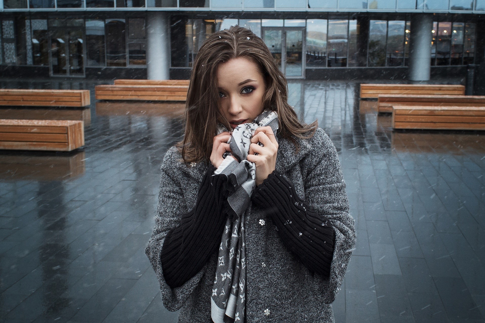 Zlobin Awesome, women outdoors, urban, women, model, grey coat, snow, scarf, brunette, HD Wallpaper