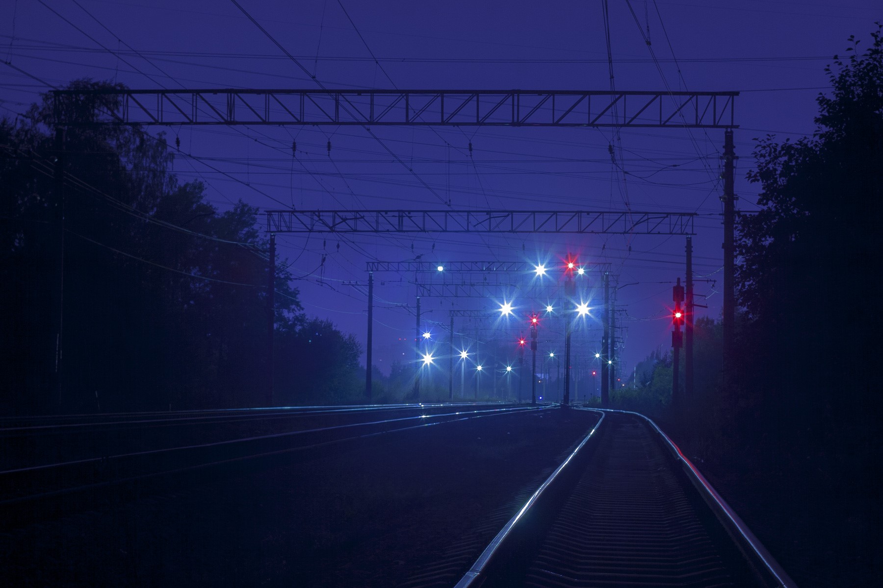 night, traffic lights, railway, blue, violet, HD Wallpaper