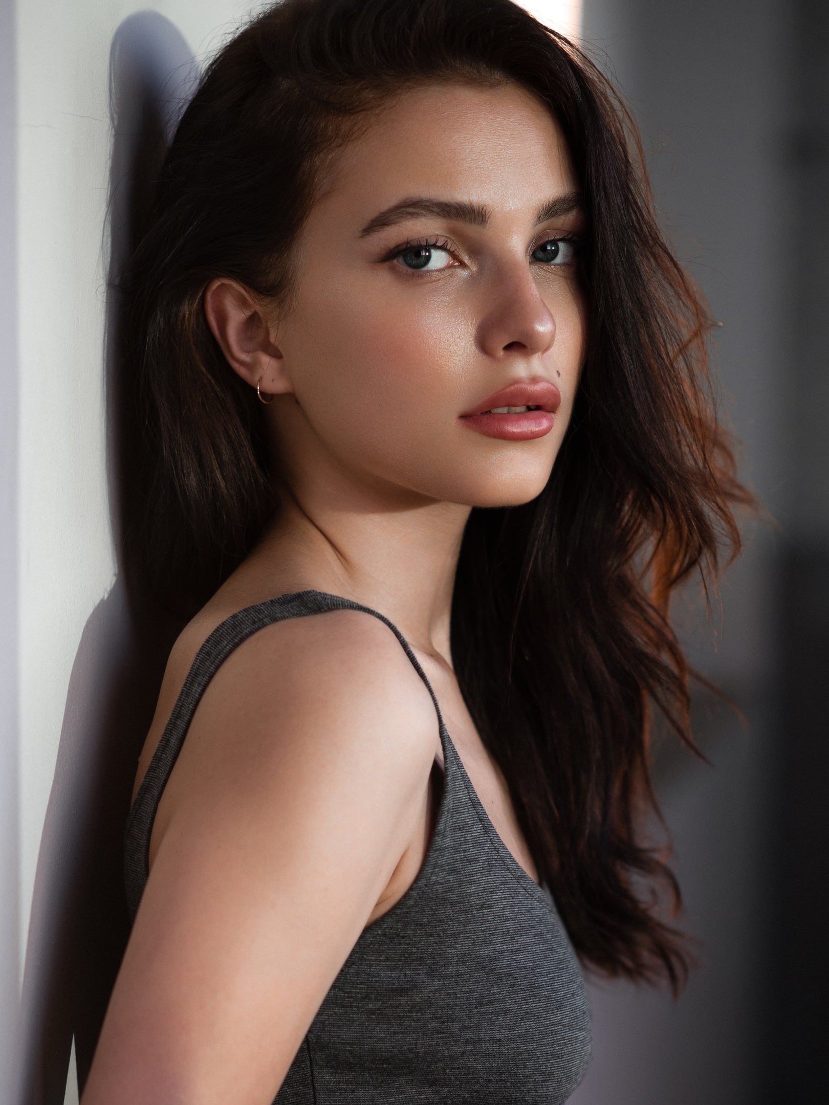 top, model, headshot, face, human hair, looking at viewer, women, brown hair, beauty spot, adult, earring, clothing, brunette, beautiful people, contemplation, Phone HD Wallpaper
