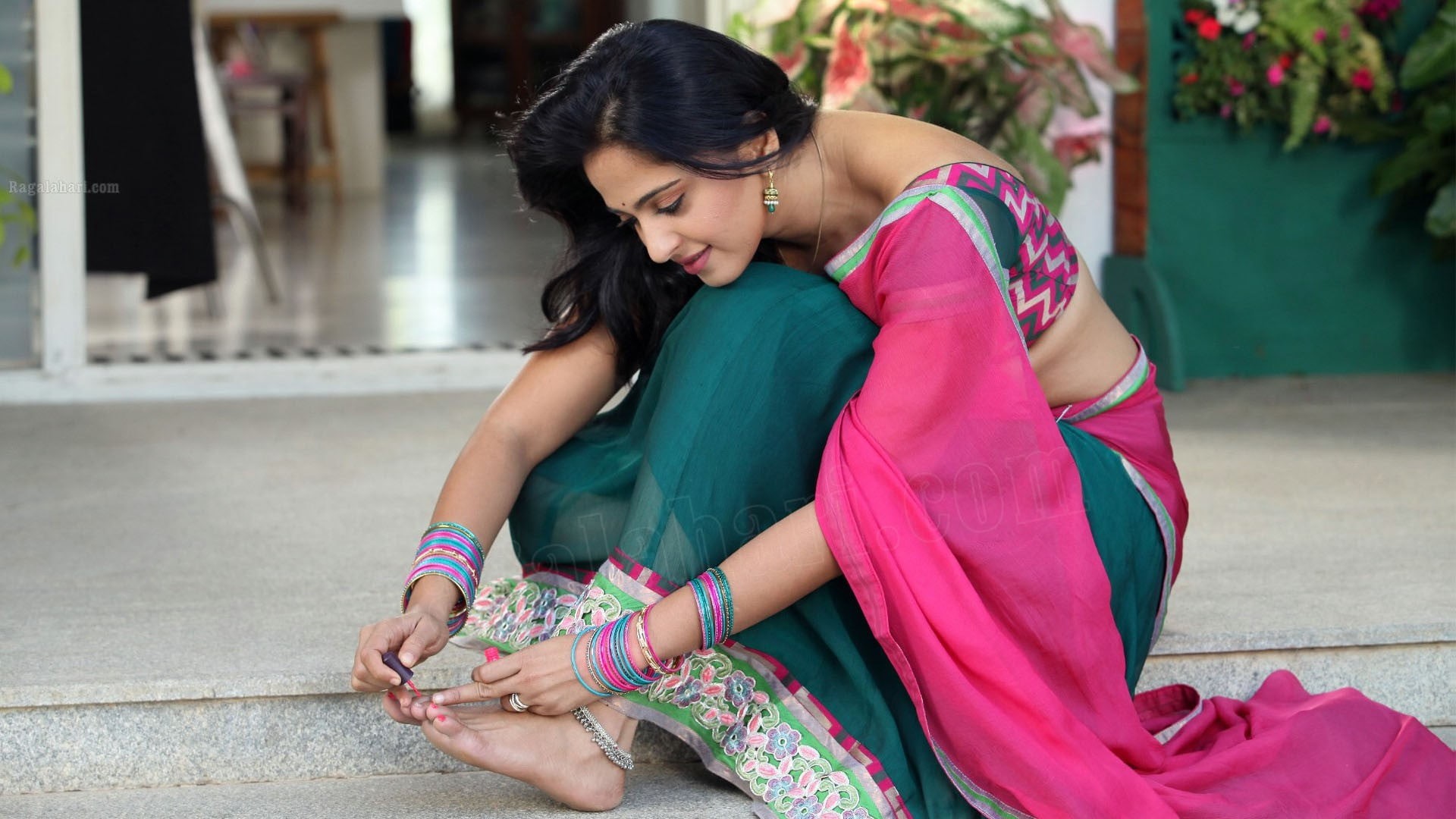 anklet, young adult, smiling, s, saree, beautiful woman, black hair, sitting, three quarter length, Asian, one person, women, real people, long hair, hair, HD Wallpaper