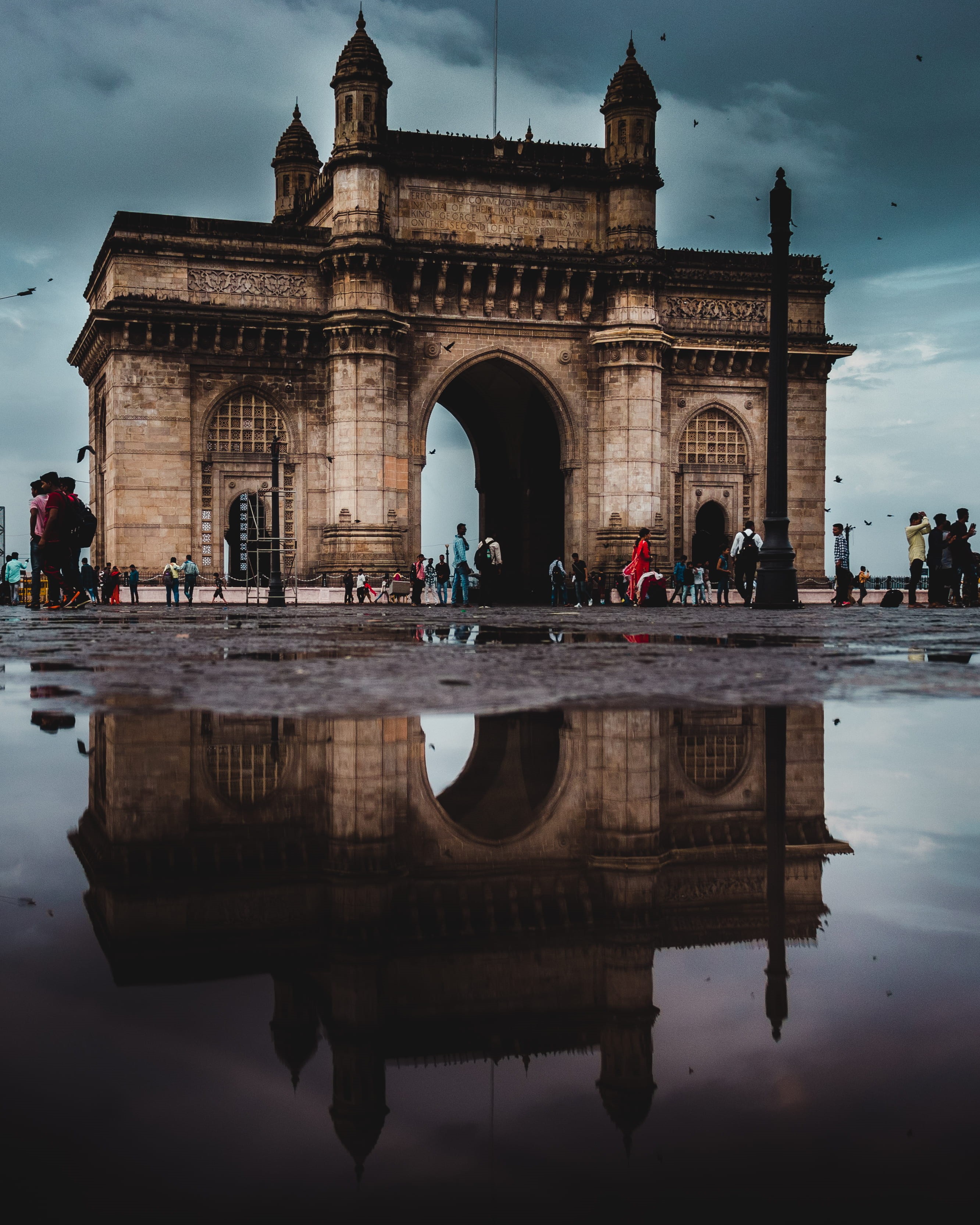 outdoors, arquitectura, people, reflection, tourist, built structure, building exterior, sky, history, reflecting pool, arch, edificio, water, puerta de la india, Phone HD Wallpaper