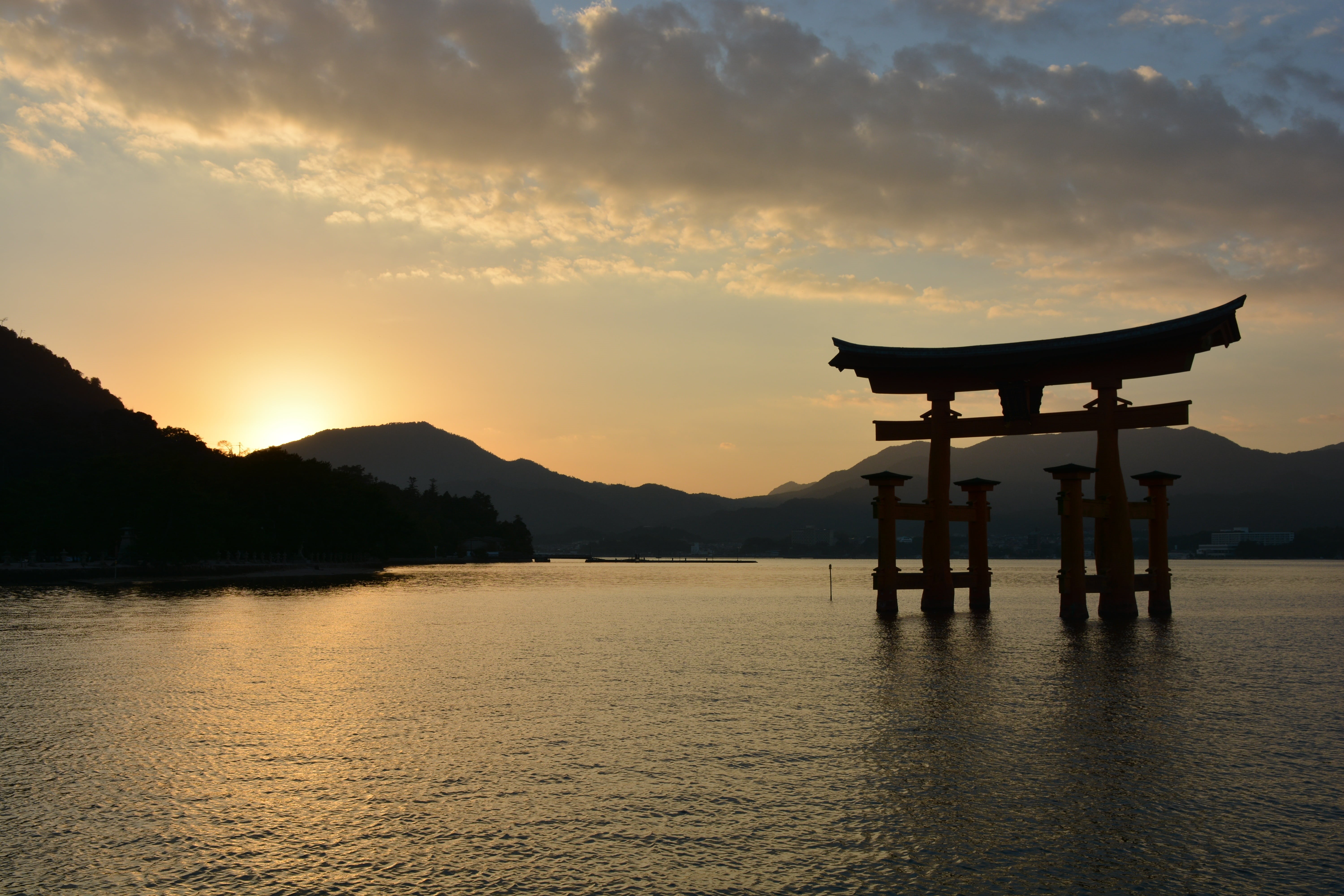5K, itsukushima shinto shrine, place of worship, belief, body, golden, famous Place, tranquility, torii, mountain range, lake, sky, mountain, miyajima, HD Wallpaper