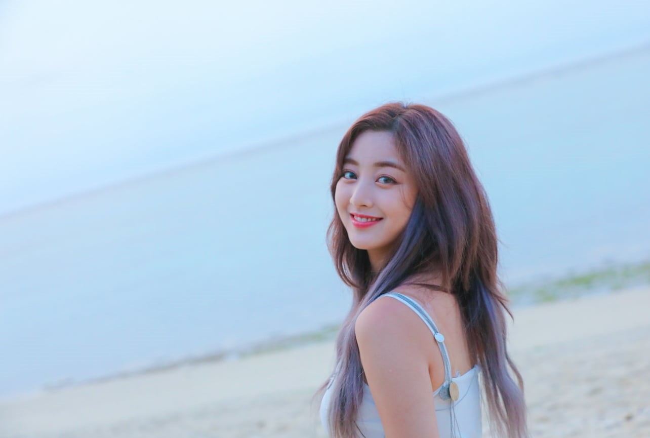 smiling, 720P, standing, leisure activity, water, young adult, one person, real people, lifestyles, lagune, beauty, beautiful woman, young women, focus on foreground, HD Wallpaper