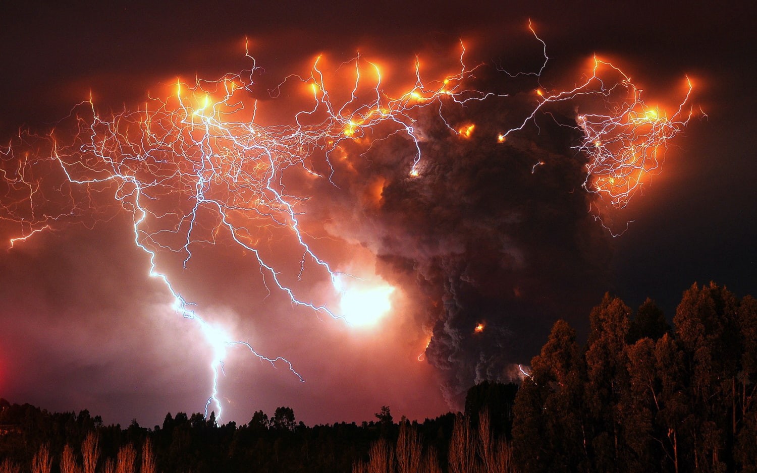 eruption, trees, Chile, volcano, sky, 720P, night, clouds, forest, smoke, nature, landscape, lightning, HD Wallpaper