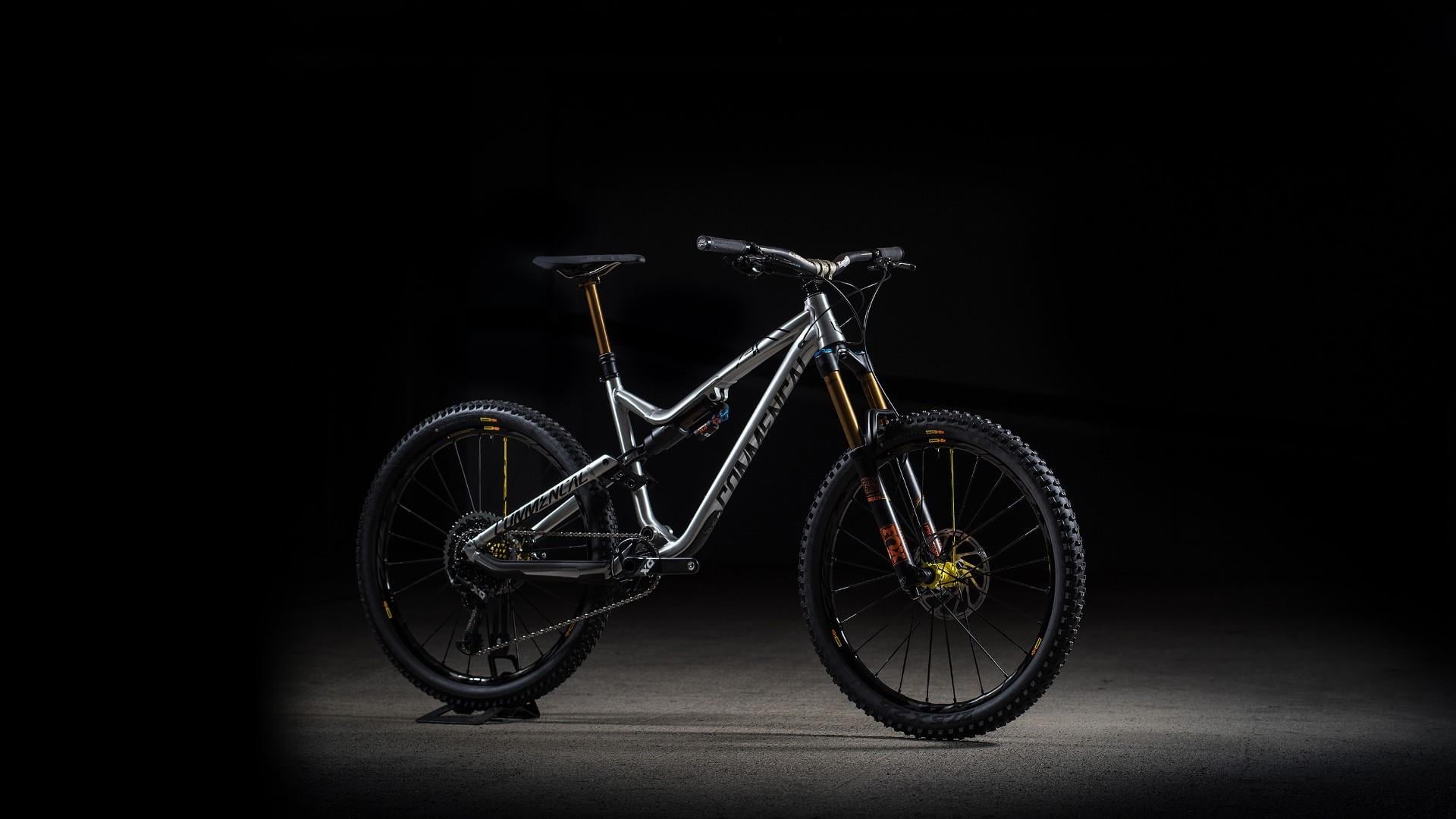 1080P, leaning, tire, black background, side view, bicycle, land vehicle, commencal, wheel, stationary, mode of transportation, dark, no people, copy space, HD Wallpaper