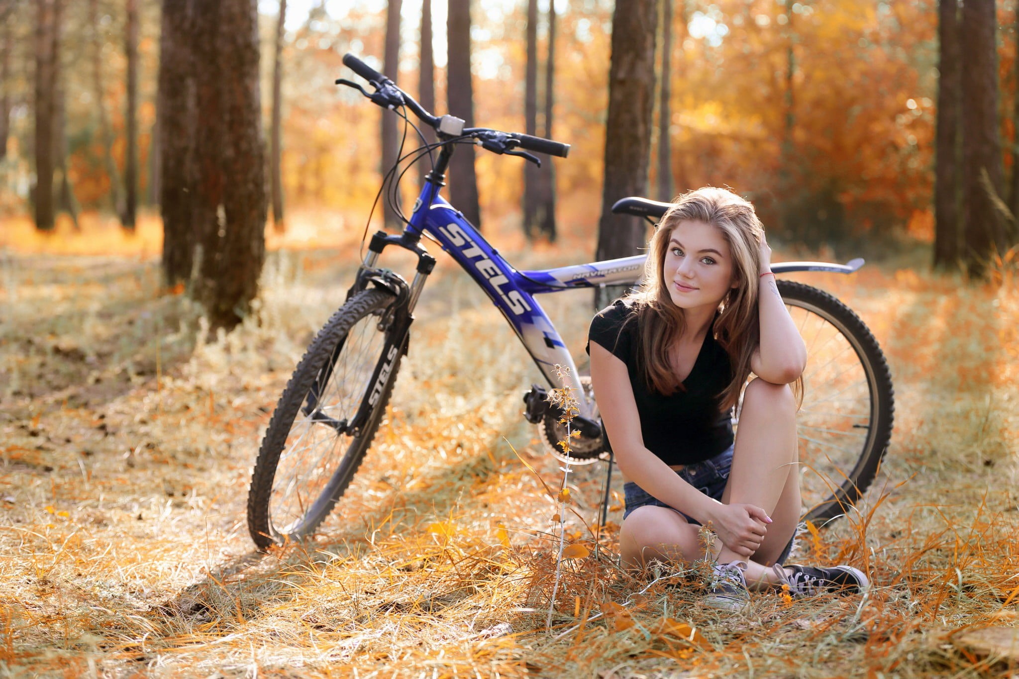 outdoors, blonde, tree, black, land vehicle, bike, stels, leisure activity, wearing, field, sitting, hairstyle, lifestyles, smiling, woman, change, gray, HD Wallpaper