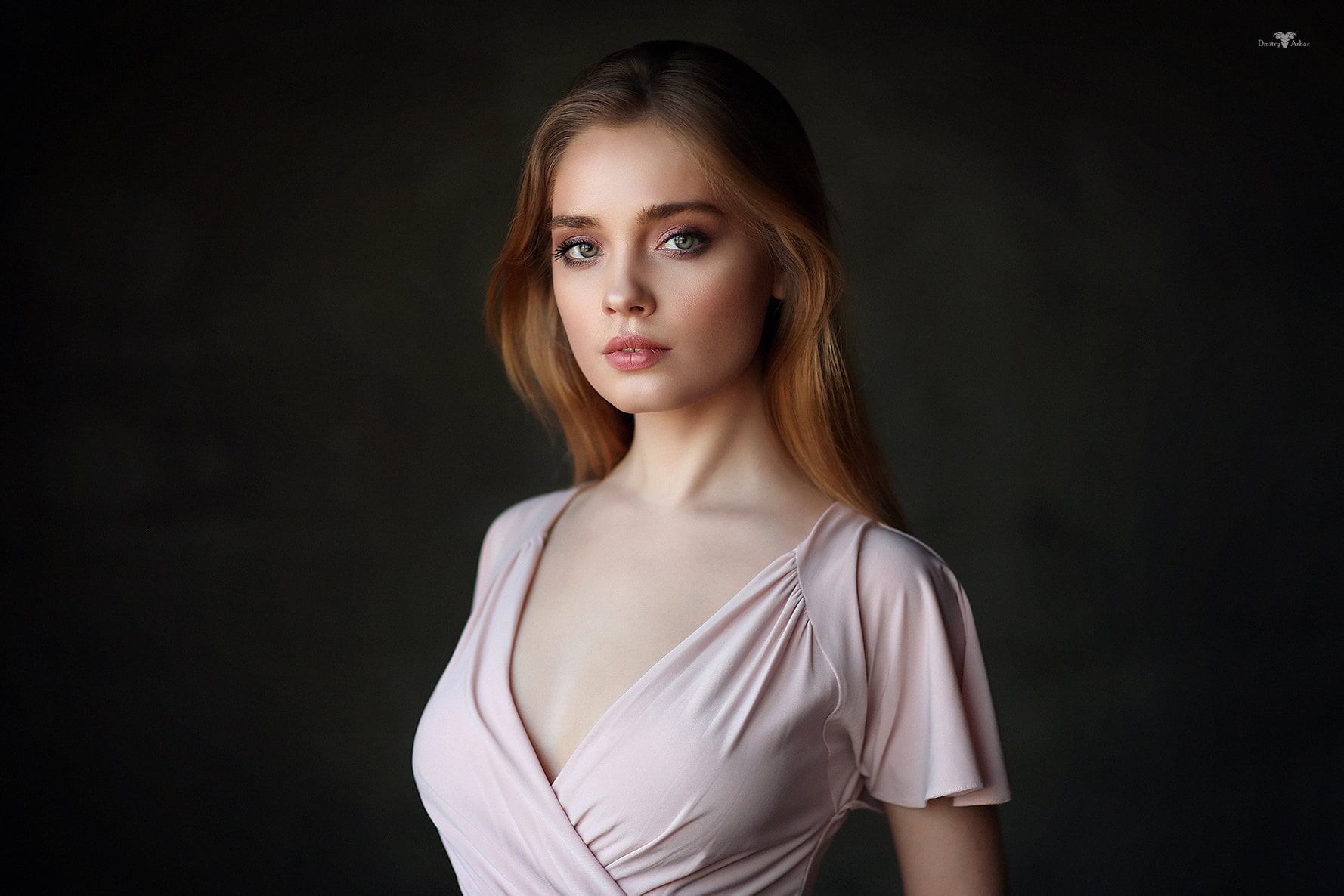 standing, women, beautiful woman, blonde, pink, adult, portrait, pink lipstick, top, simple background, 720P, screenshot, looking at camera, t, indoors, HD Wallpaper