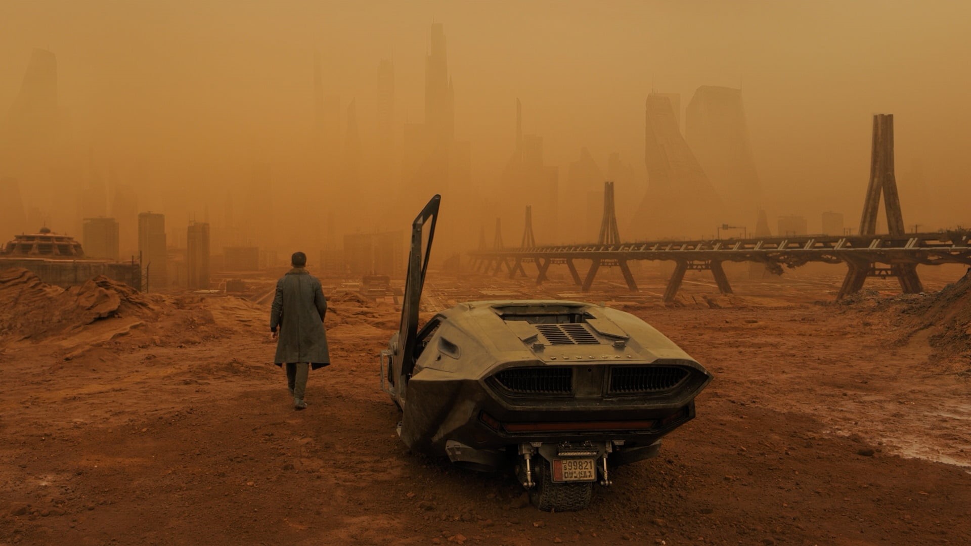 real people, standing, Blade Runner 2049, land, mode of transportation, full length, movie, lifestyles, sky, city, outdoors, one person, transportation, HD Wallpaper