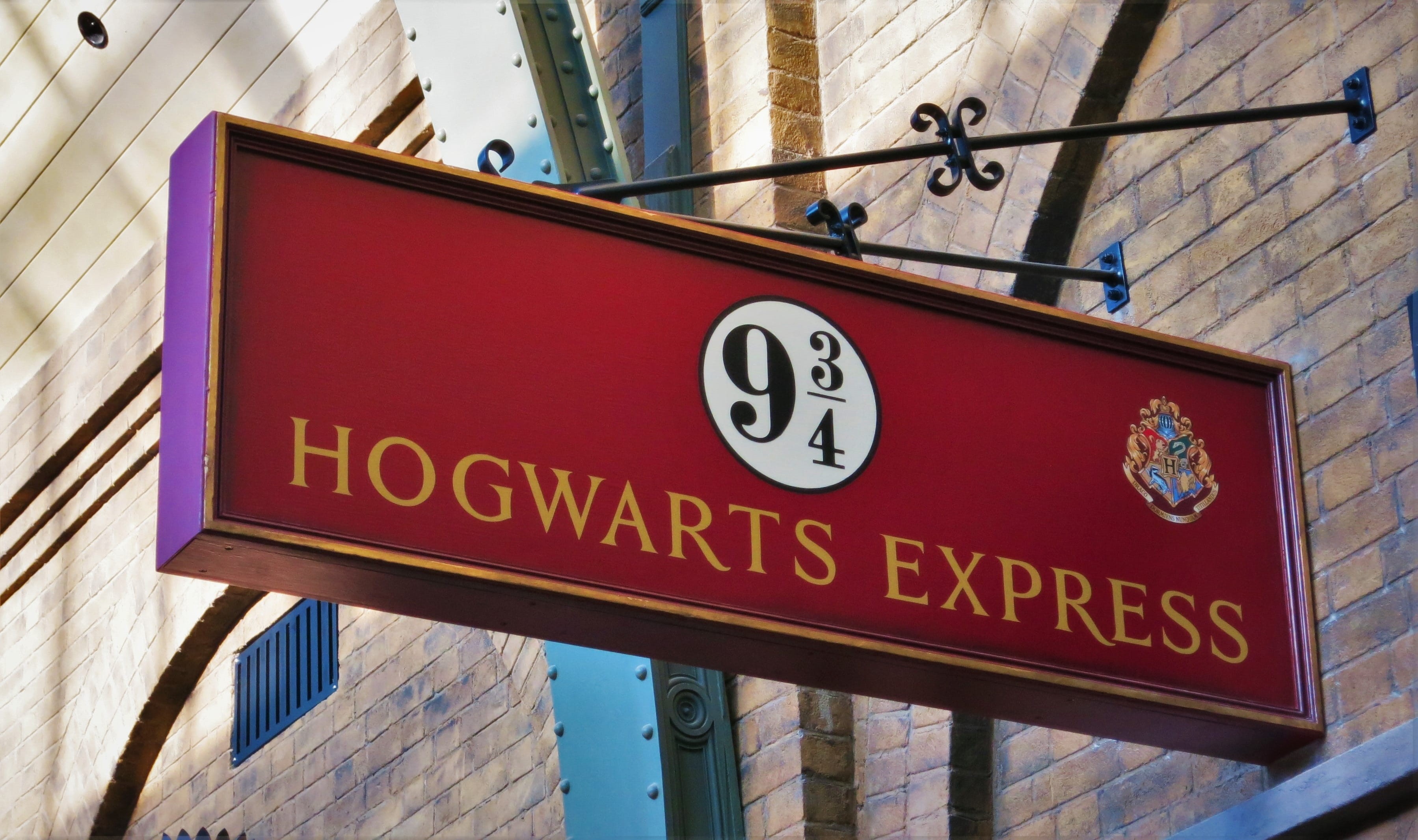 communication, arrow symbol, theme park, florida, Platform, usa, information, red, road sign, guidance, road, warning sign, directional sign, hogwarts, HD Wallpaper