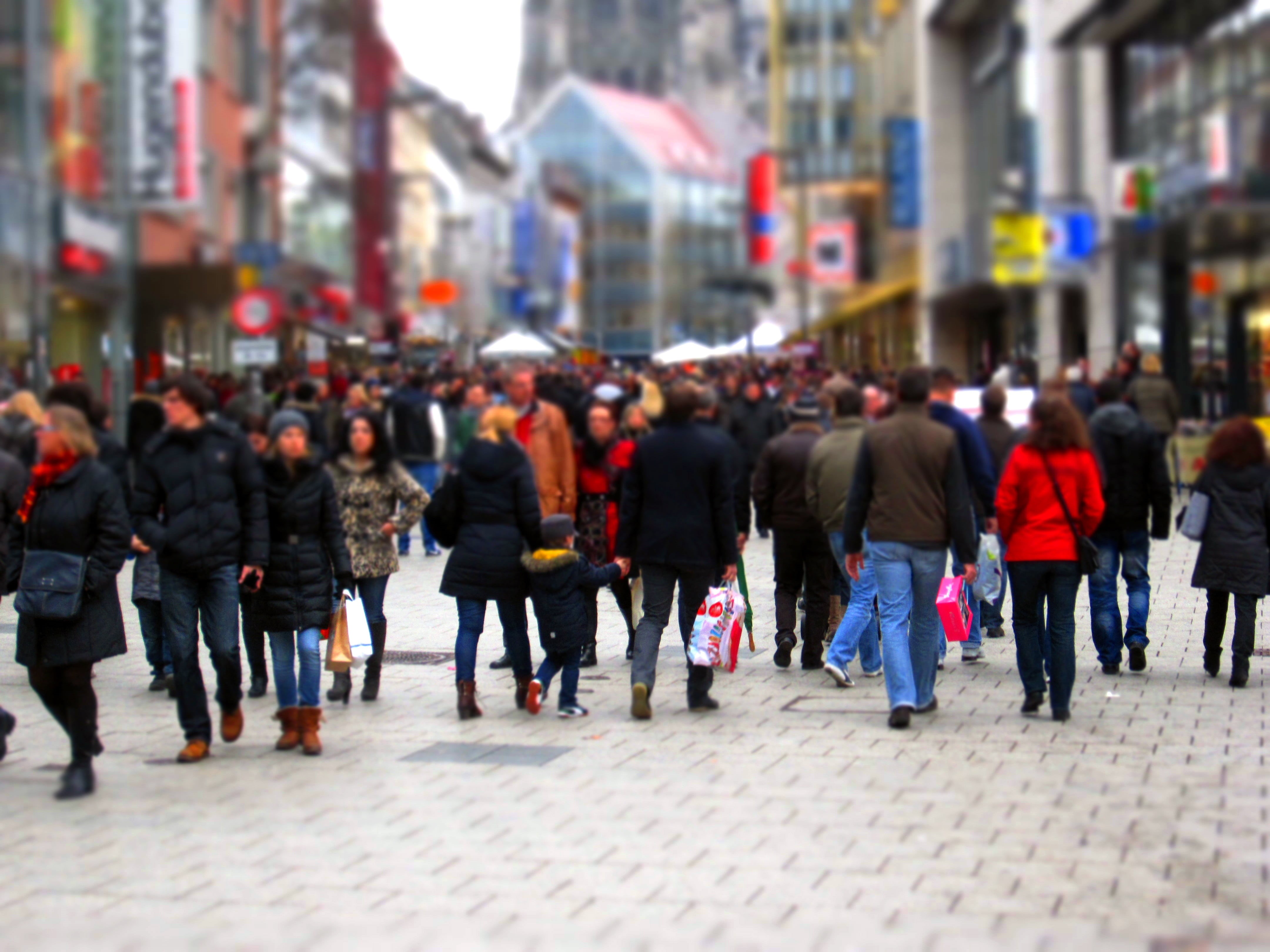 street, fray, building exterior, city life, real people, built structure, people, group, architecture, transportation, men, out of focus, women, city street, HD Wallpaper