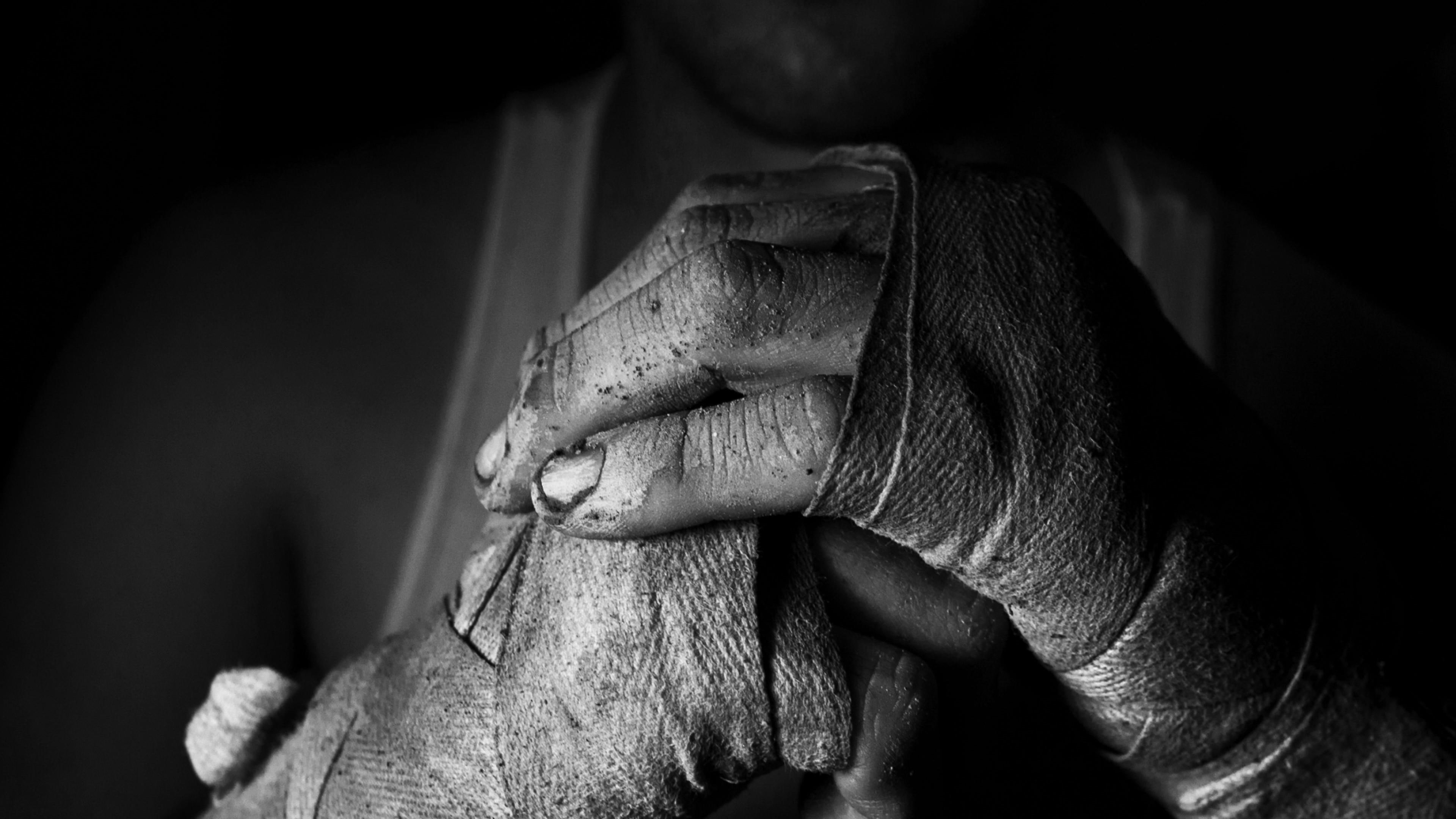 boxing, finger, martial arts, still life photography, monochrome photography, human, darkness, photography, black and white, close up, 4K, macro photography, HD Wallpaper