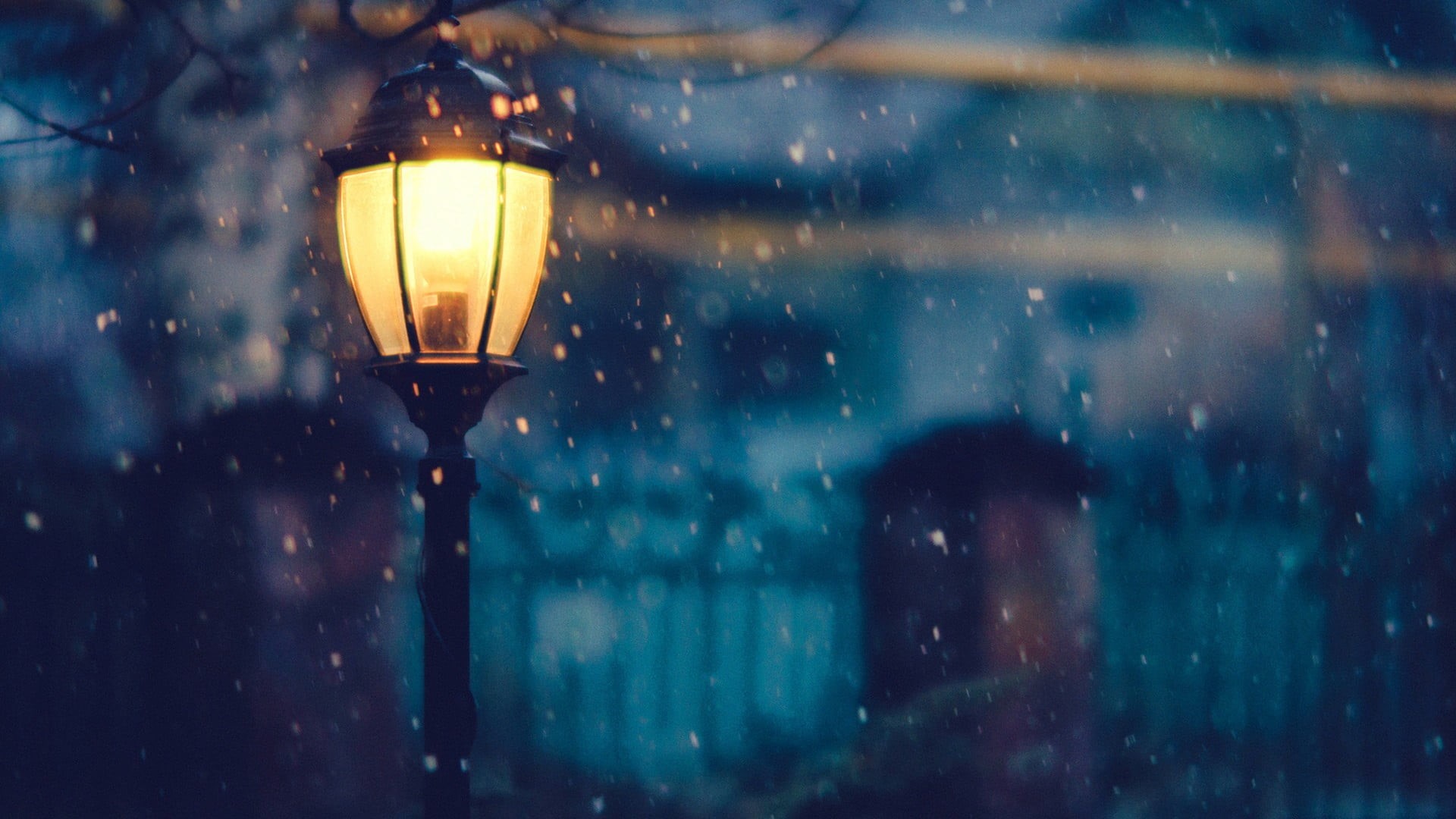 lantern, snowflakes, light, light - natural phenomenon, lamp, window, focus on foreground, illuminated, street, nature, close-up, street light, rain, urban, HD Wallpaper