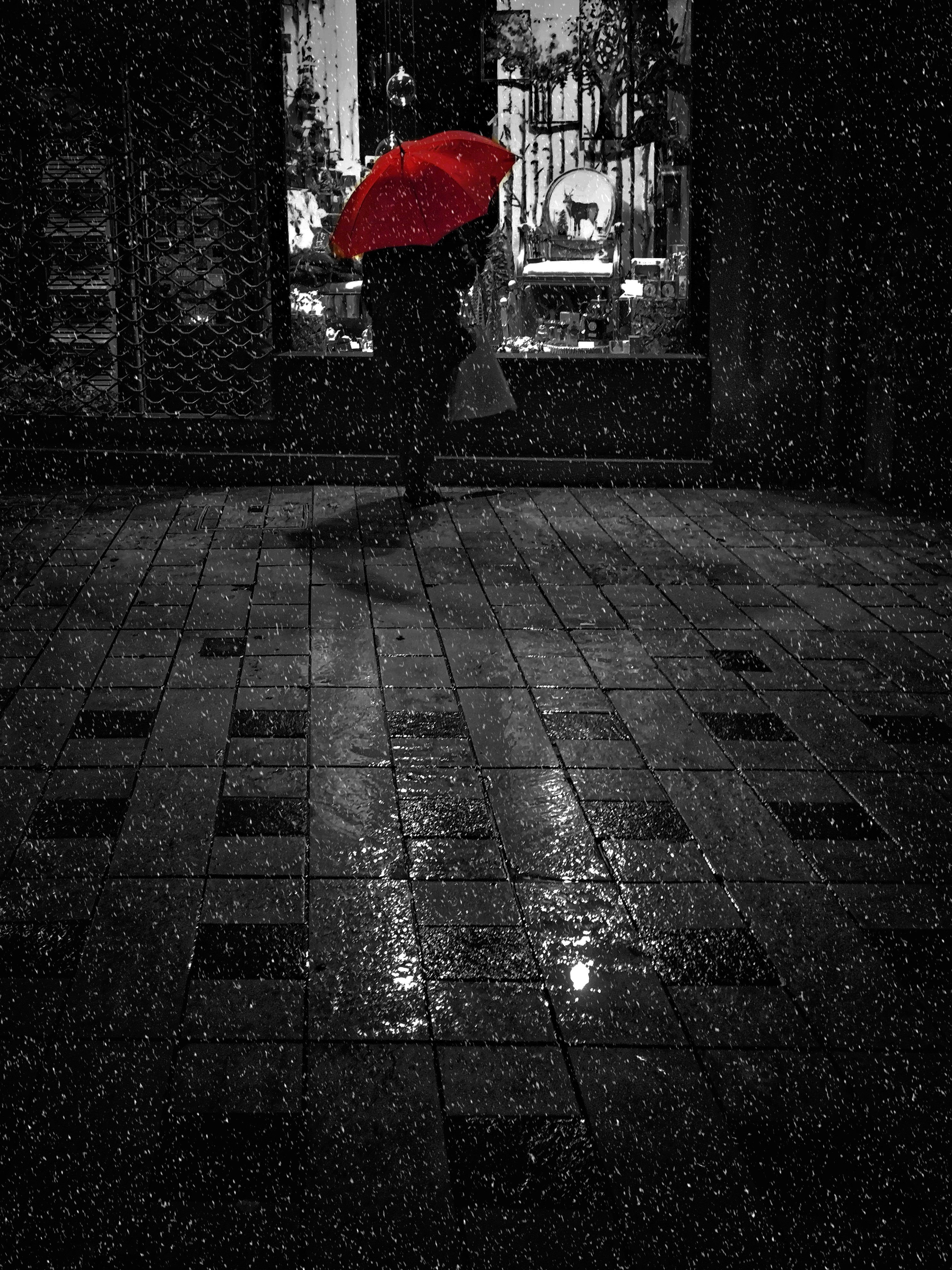 umbrella, red, street, real people, lifestyles, built structure, person, women, leisure activity, one person, motion, monsoon, transportation, Phone HD Wallpaper
