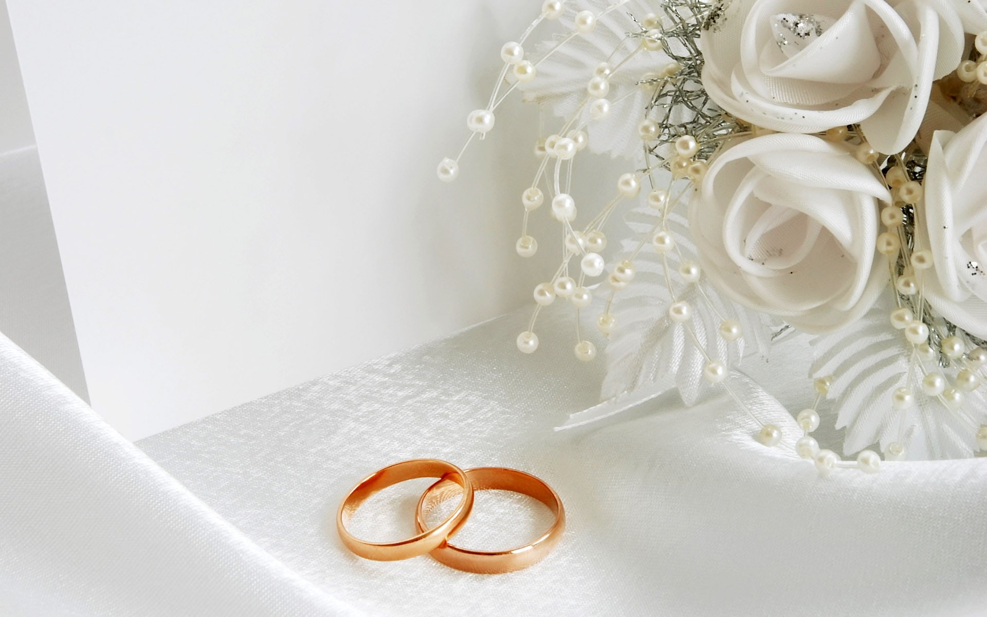 1080P, white, wedding, pearl, white background, background, flowers, depth, band, photography, depth of field, gold, field, ring, HD Wallpaper