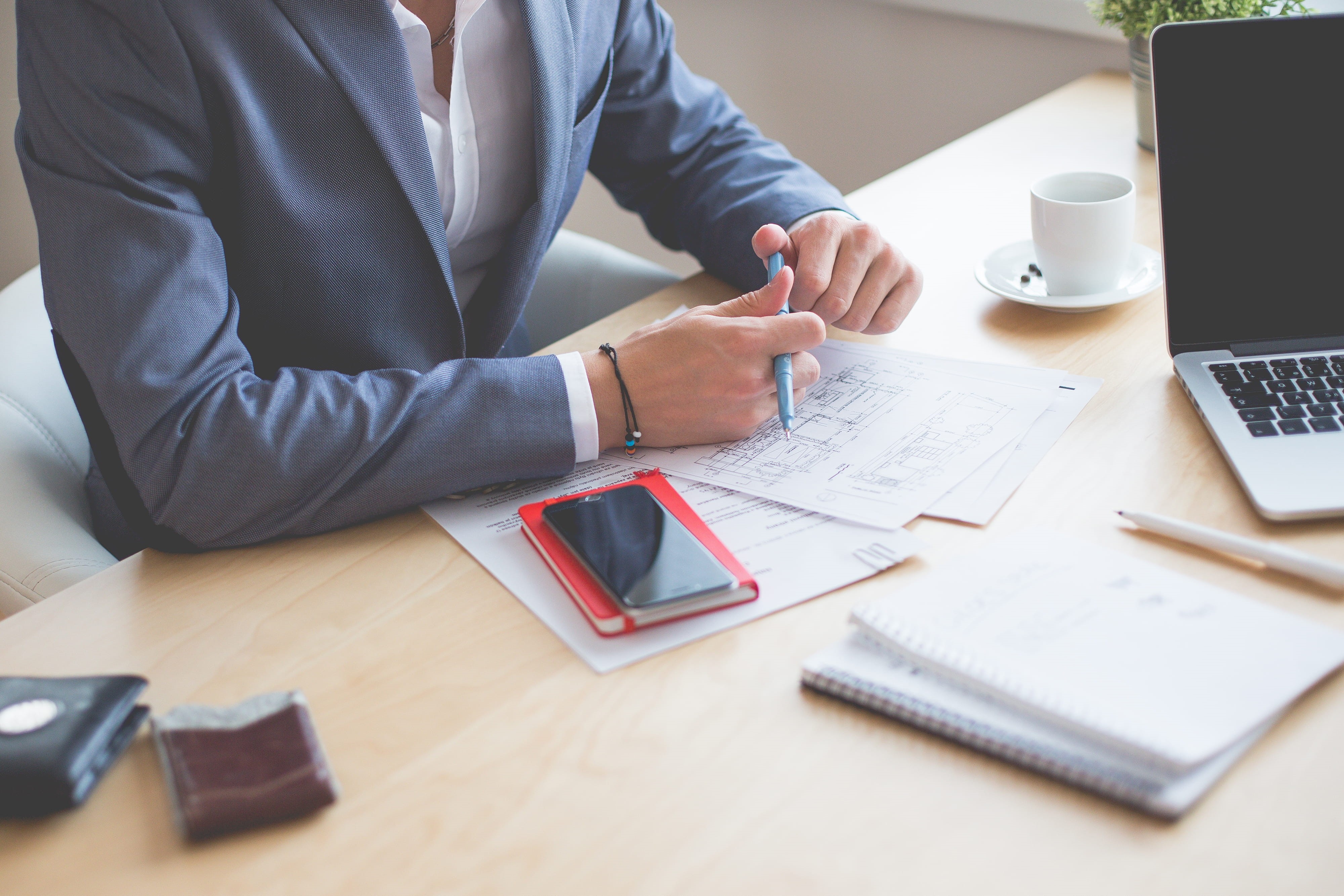business Person, brainstorming, business man, agency, businessman, business meeting, internet, Man, Business, occupation, working, technology, mobile, men, HD Wallpaper