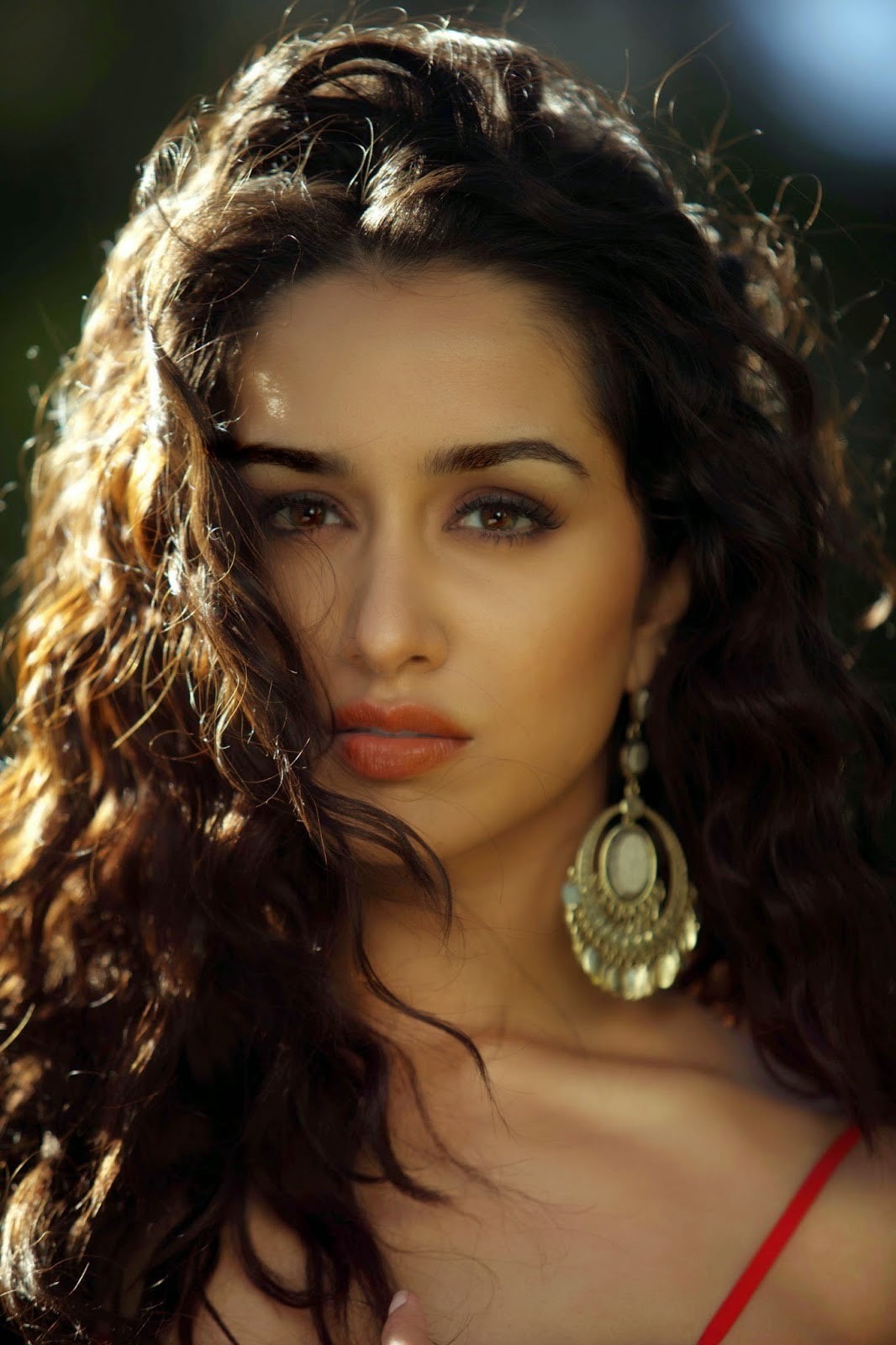 hairstyle, headshot, young women, Shraddha Kapoor, curly hair, beautiful people, young adult, beauty, fashion, long hair, hair, human face, human hair, Phone HD Wallpaper