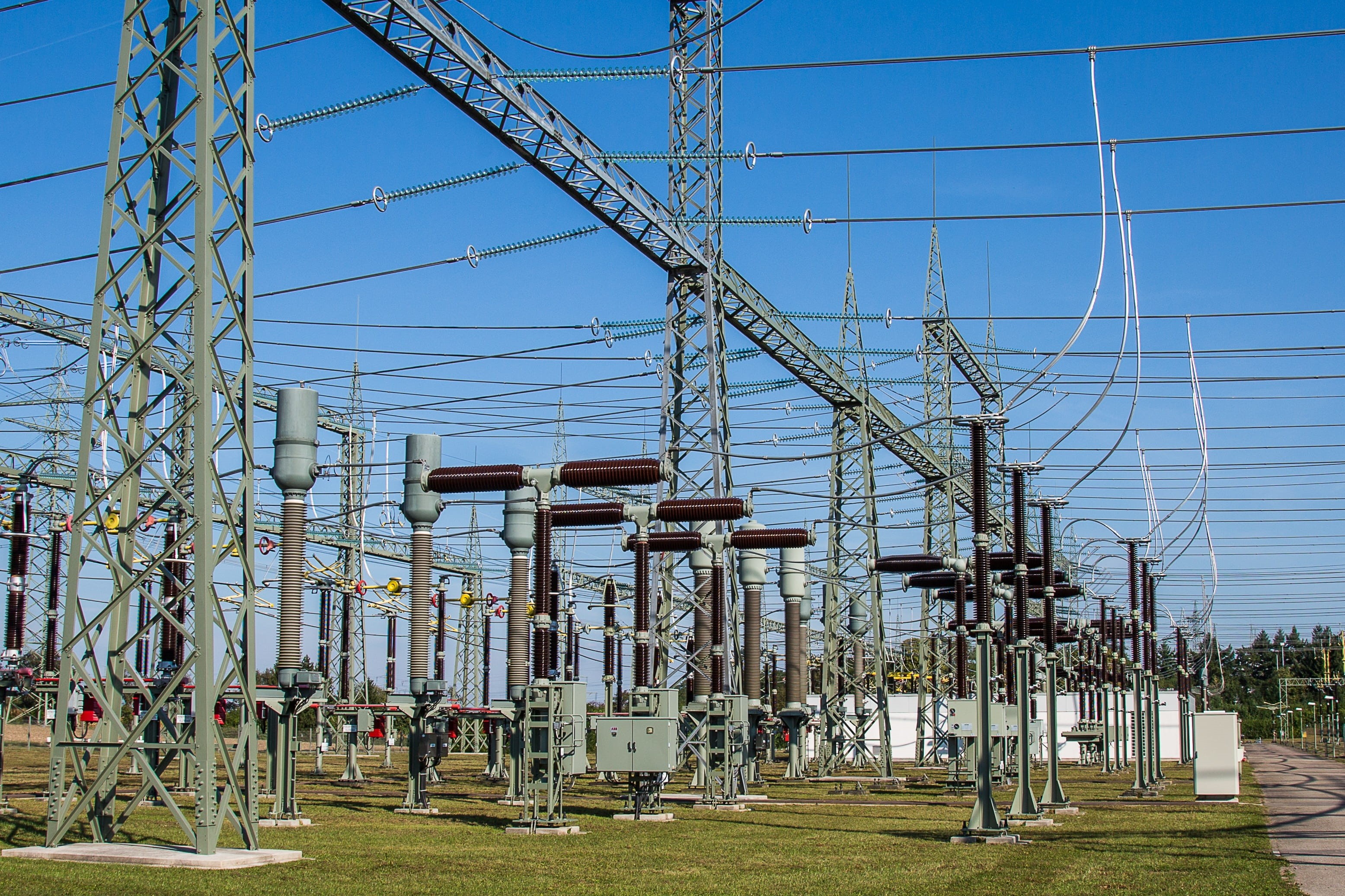 power generation, 2K, field, tree, plant, substation, fuel and power generation, land, sunlight, architecture, high voltage, technology, cable, outdoors, HD Wallpaper
